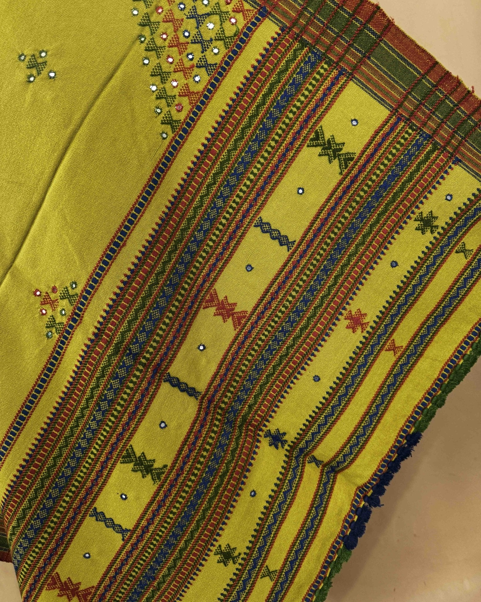 Light Mehendi Green Butta Mirror & Corner Mirror Kutchi Woolen Shawl - SindhoiPatolaArt