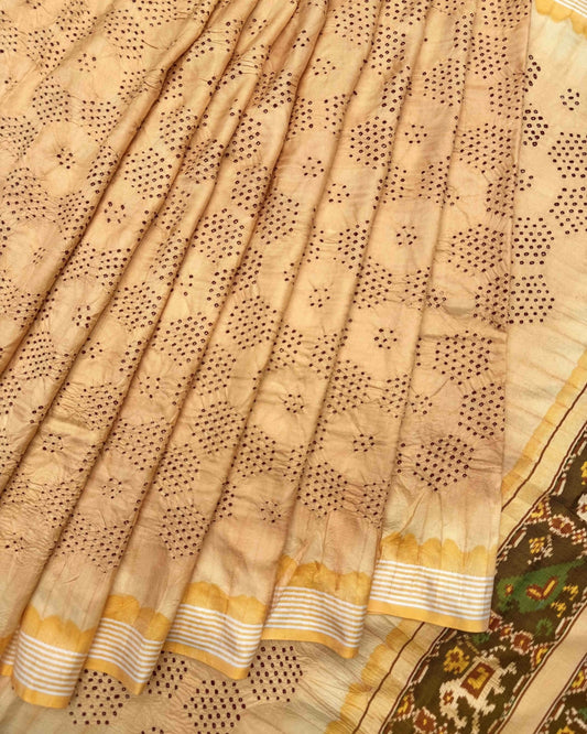 Light Peach Bandhani Patola Saree - SindhoiPatolaArt
