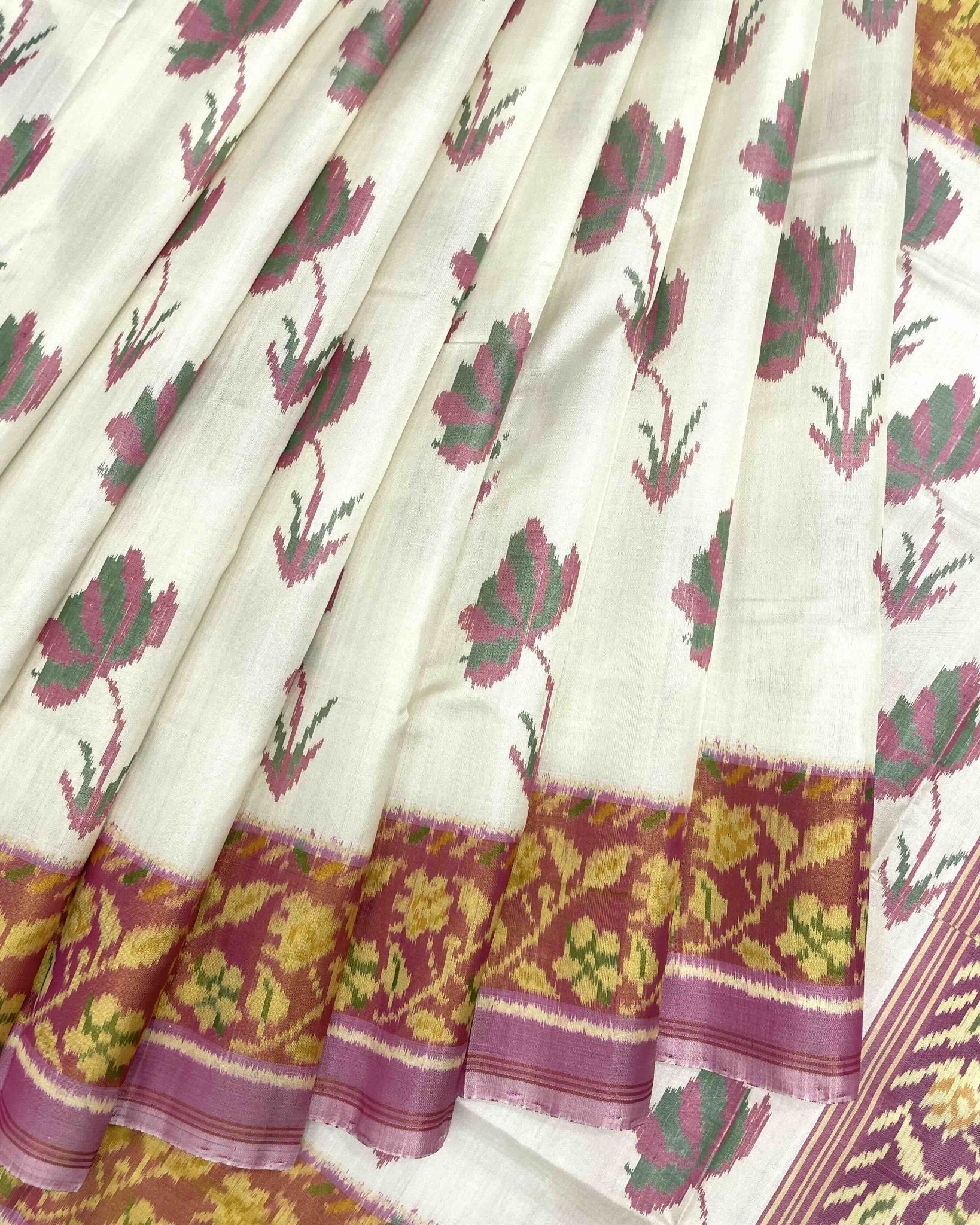 Light Pink & Off White Fancy Flower Patola Saree - SindhoiPatolaArt