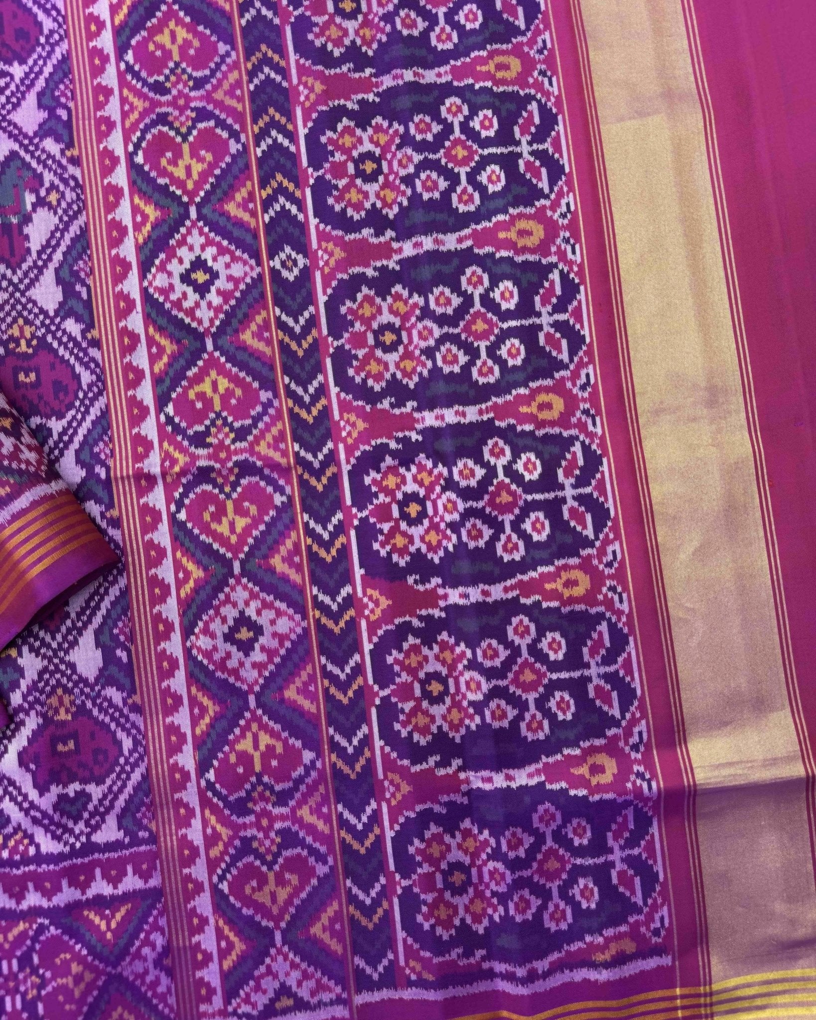 Magenta Purple & Purplish White Narikunj Semi Double Ikat Patola Saree - SindhoiPatolaArt