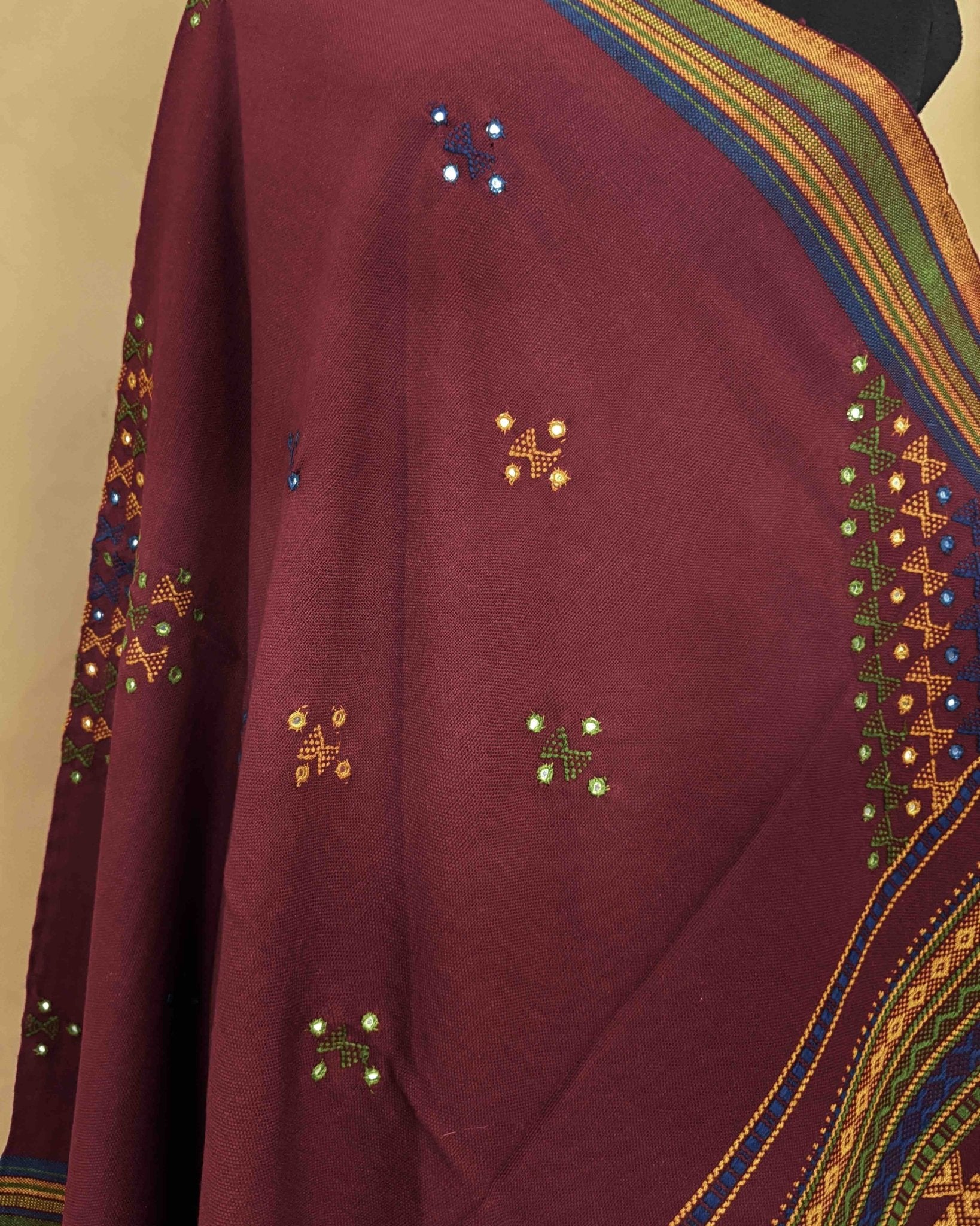 Maroon Red Butta Mirror & Corner Mirror Kutchi Woolen Shawl - SindhoiPatolaArt