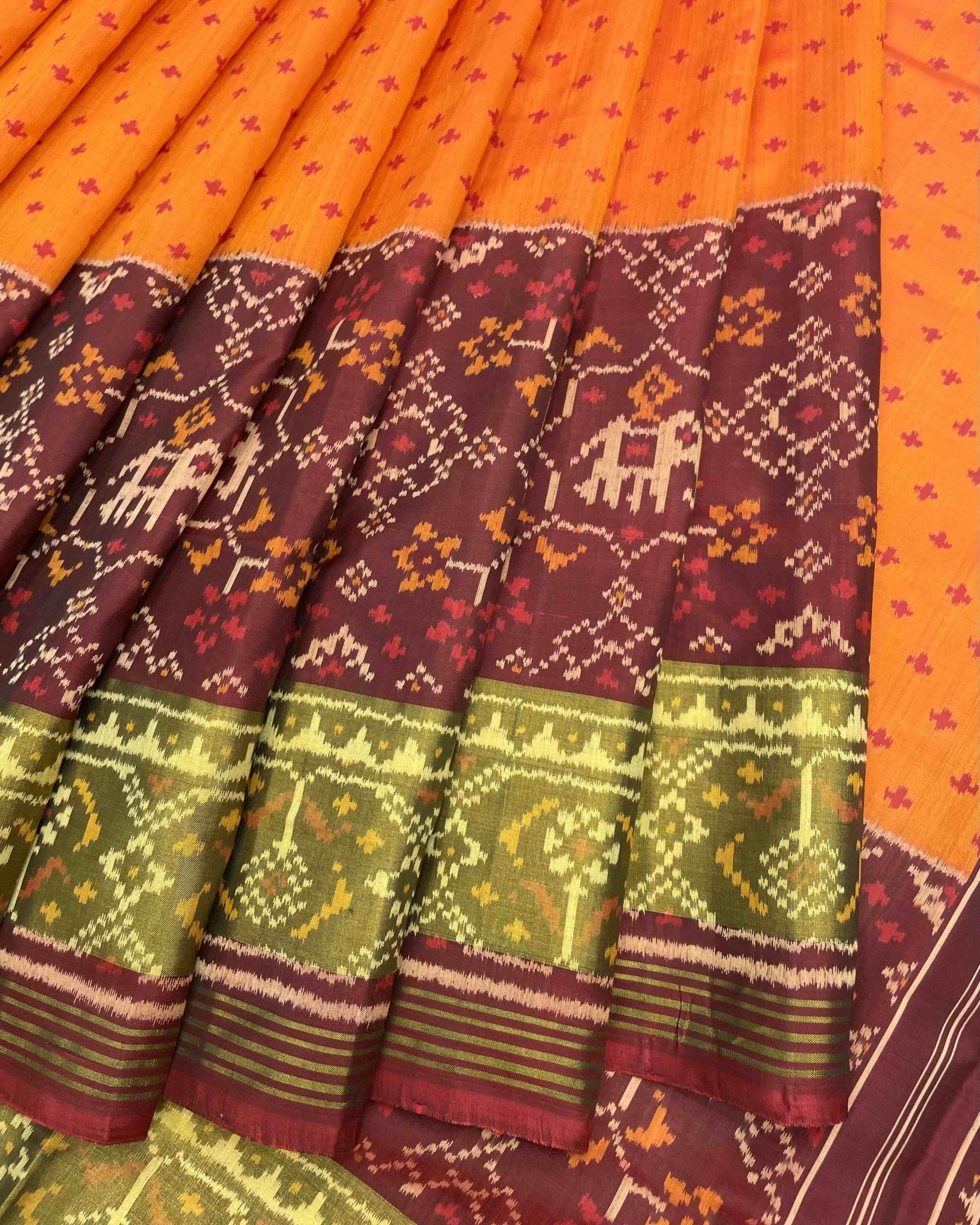 Maroon & Yellow Doted with Narikunj Scut Border Patola Saree - SindhoiPatolaArt