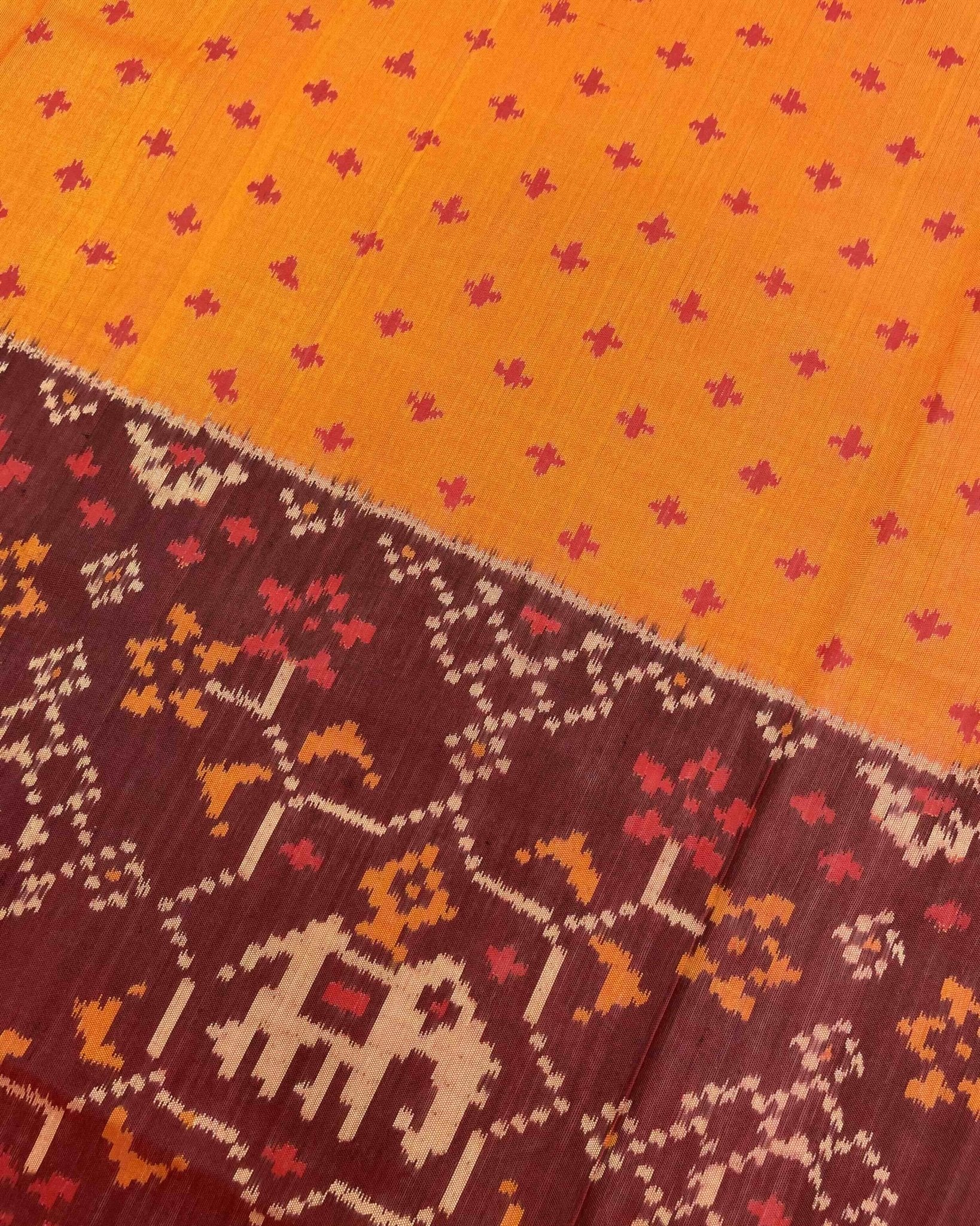 Maroon & Yellow Doted with Narikunj Scut Border Patola Saree - SindhoiPatolaArt