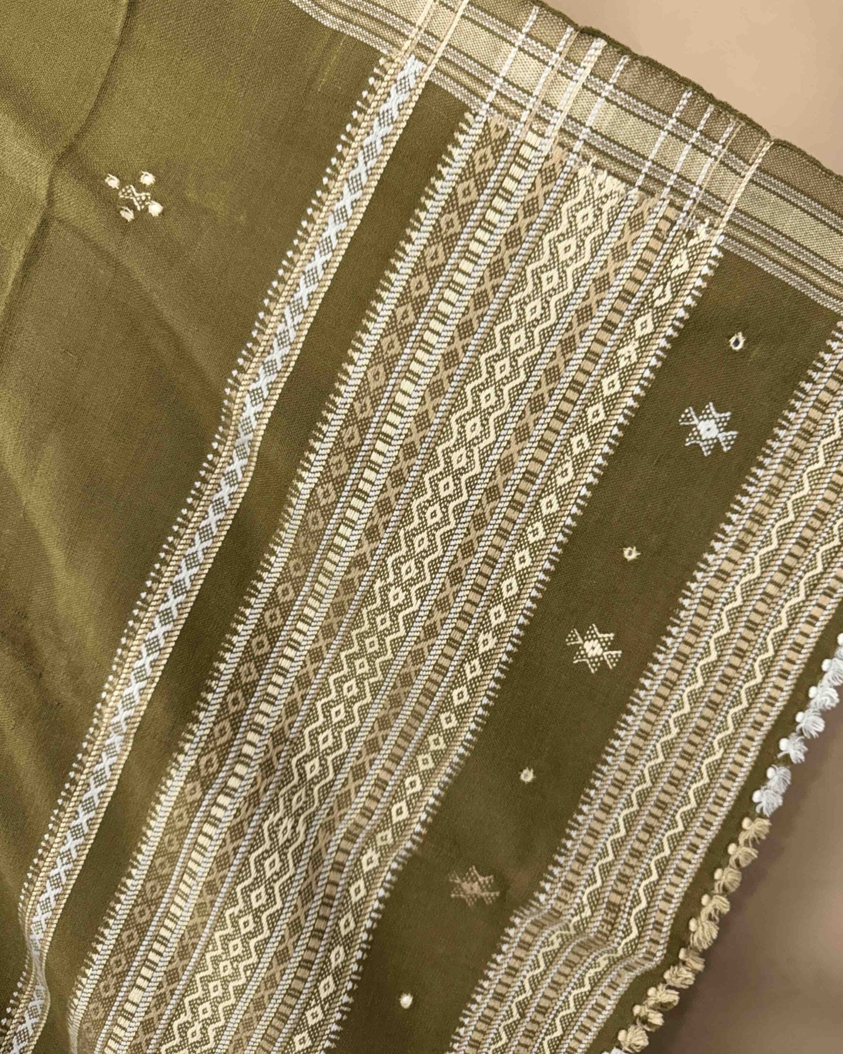 Mehendi Green Chomukh Mirror Kutchi Woolen Shawl - SindhoiPatolaArt