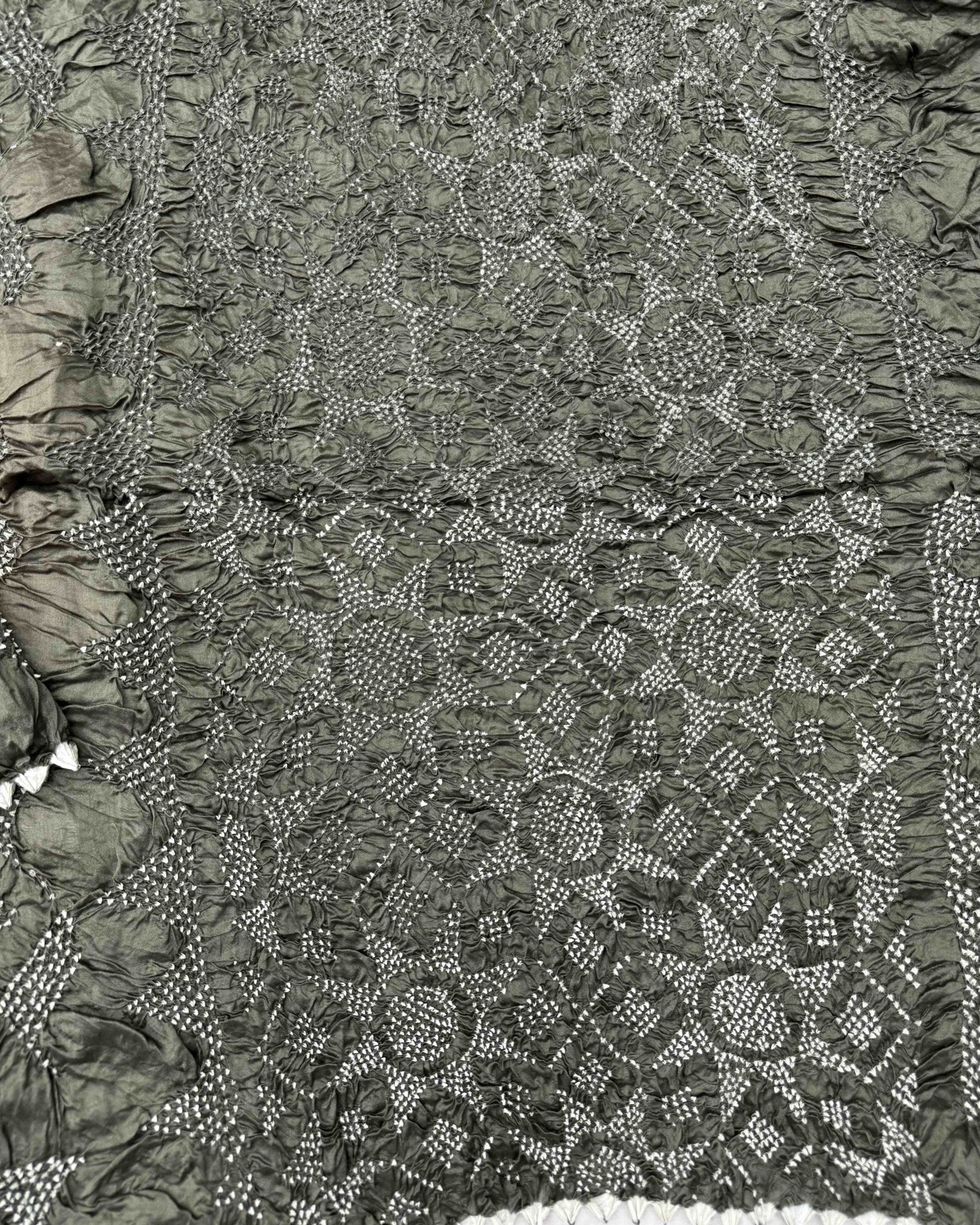 Mehendi Grey & Peach Chiniya Bandhani Saree - SindhoiPatolaArt