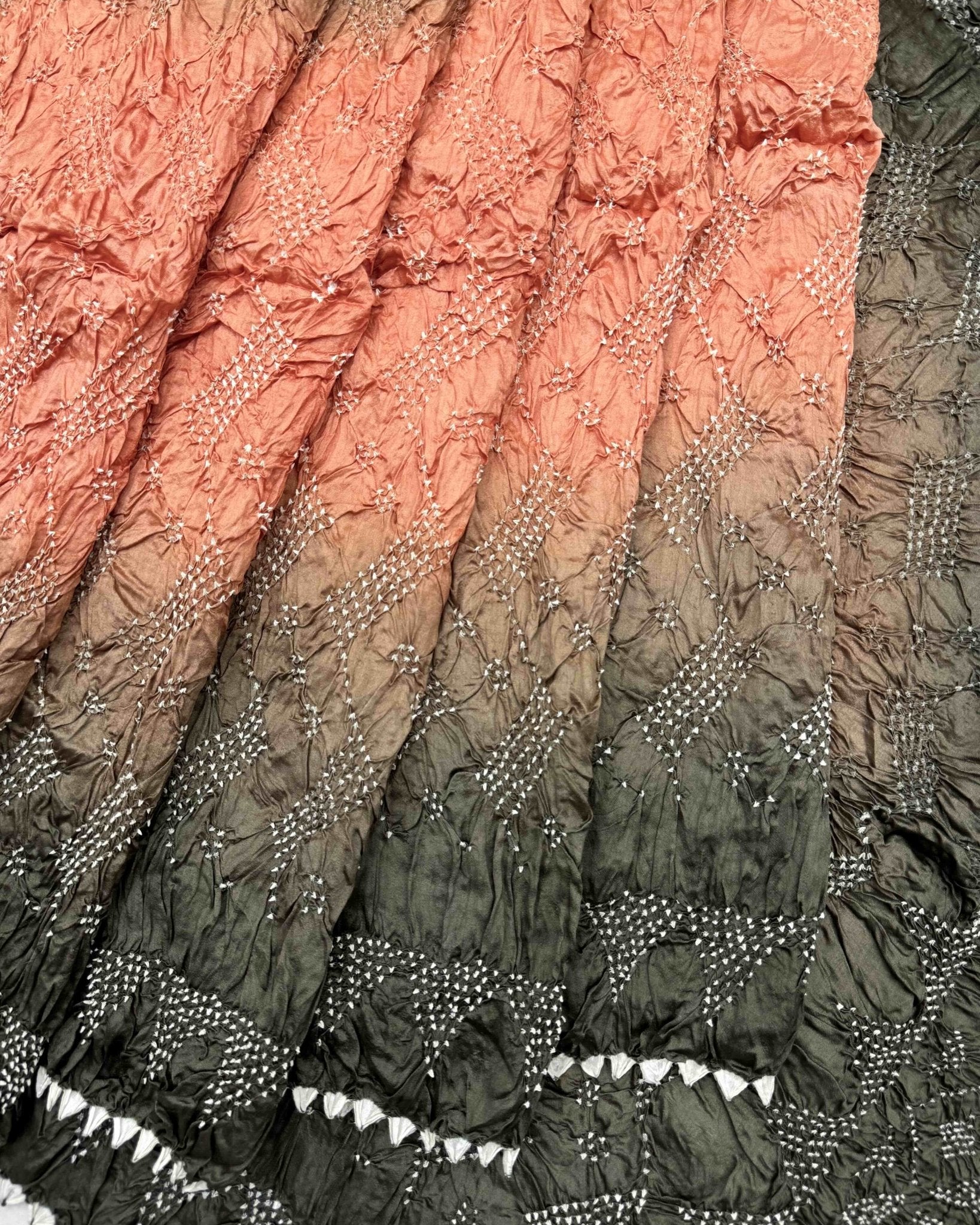 Mehendi Grey & Peach Chiniya Bandhani Saree - SindhoiPatolaArt