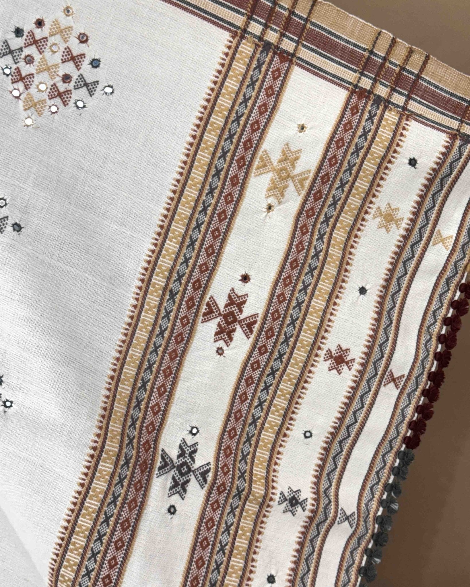 Off White Butta Mirror Kutchi Woolen Shawl - SindhoiPatolaArt