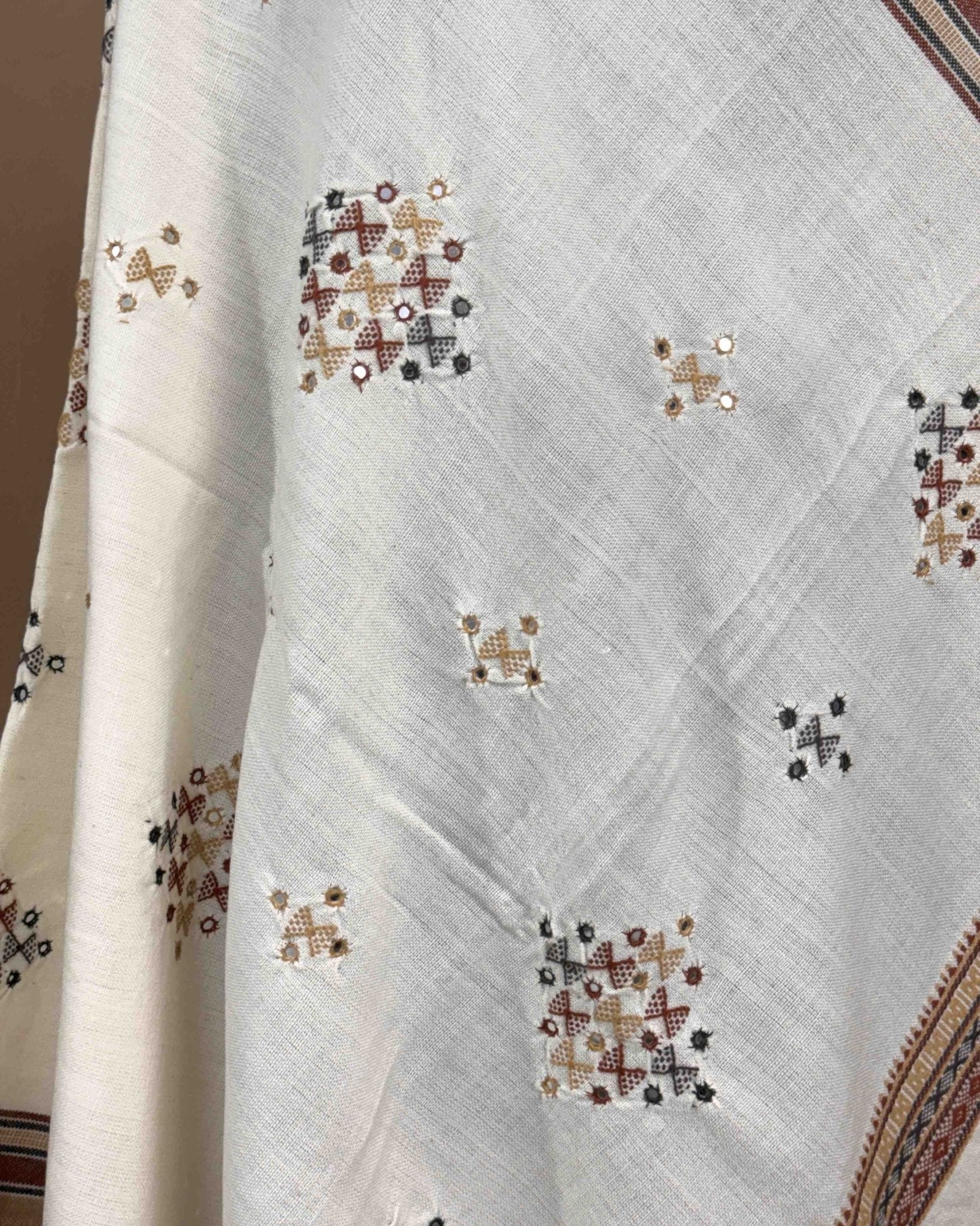 Off White Butta Mirror Kutchi Woolen Shawl - SindhoiPatolaArt
