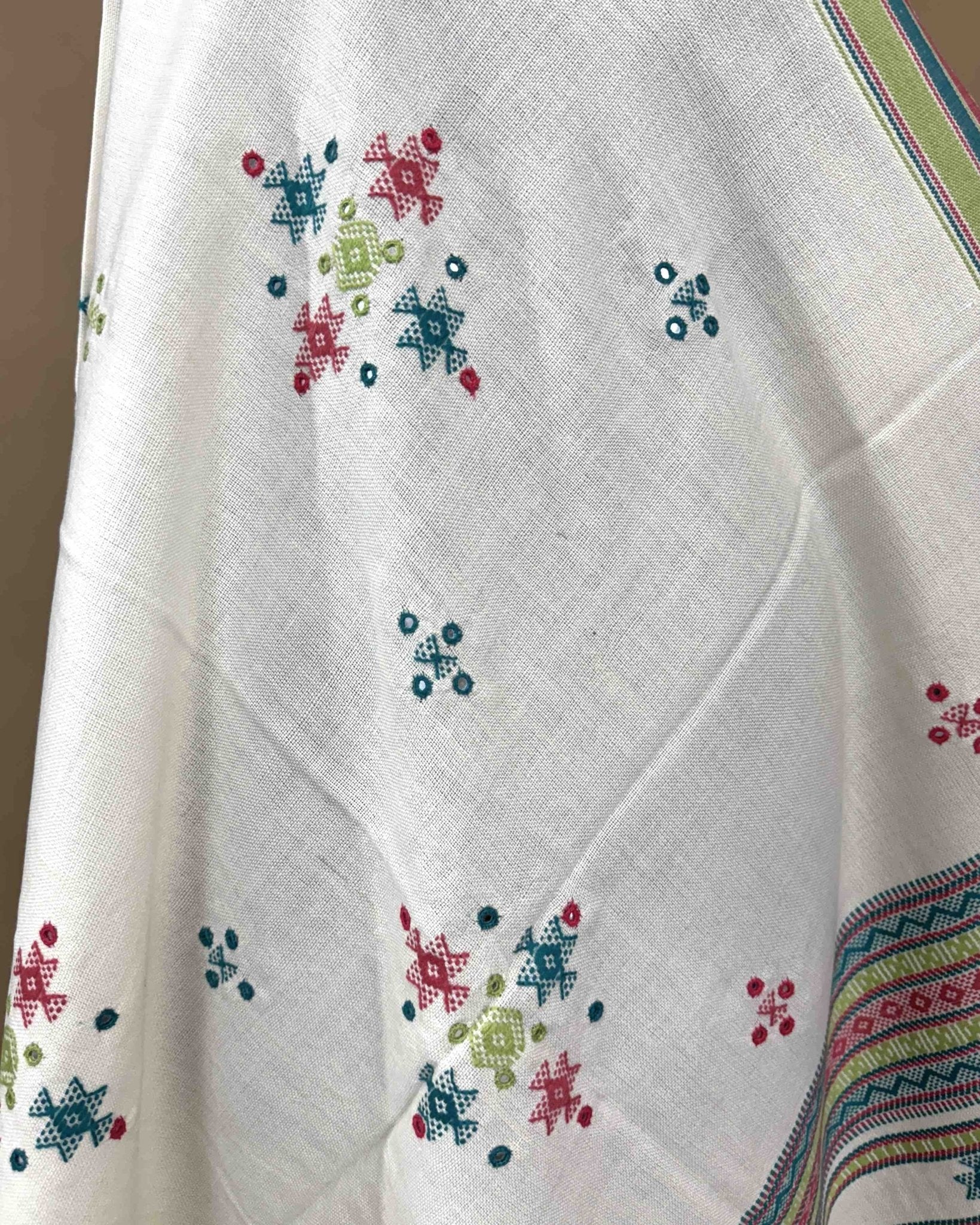 Off White Chomukh Mirror Kutchi Woolen Shawl - SindhoiPatolaArt