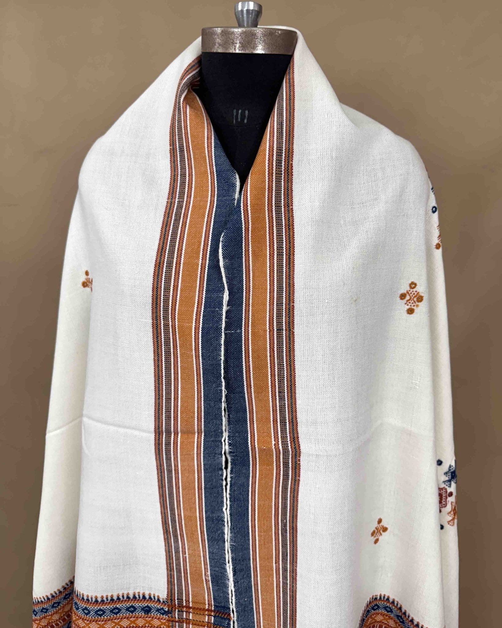 Off White Chomukh Mirror Kutchi Woolen Shawl - SindhoiPatolaArt