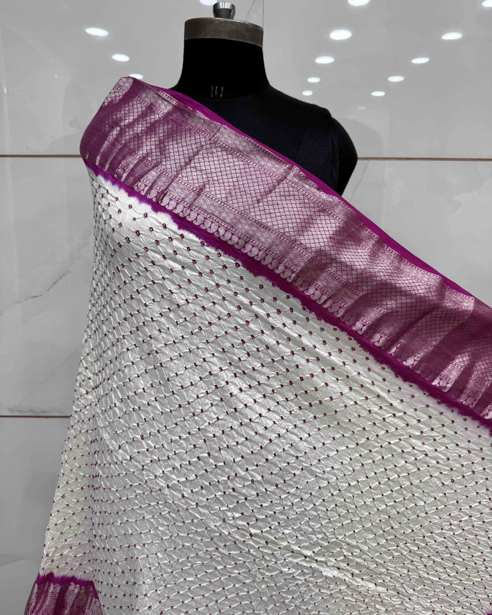 Off white & Pink Kanchipuram Bandhani Dupatta - SindhoiPatolaArt