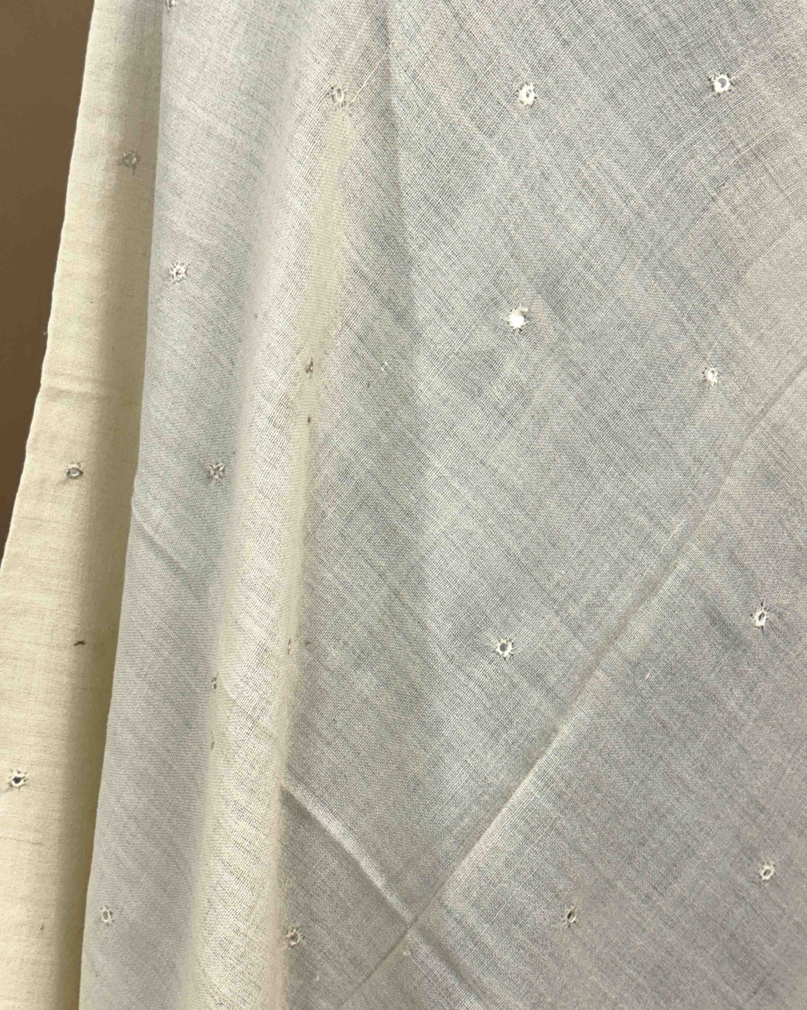 Off White Self Mirror Bhagido Chedo Kutchi Woolen Shawl - SindhoiPatolaArt