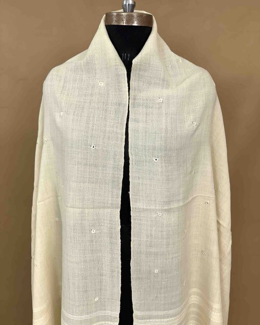 Off White Self Mirror Bhagido Chedo Kutchi Woolen Shawl - SindhoiPatolaArt