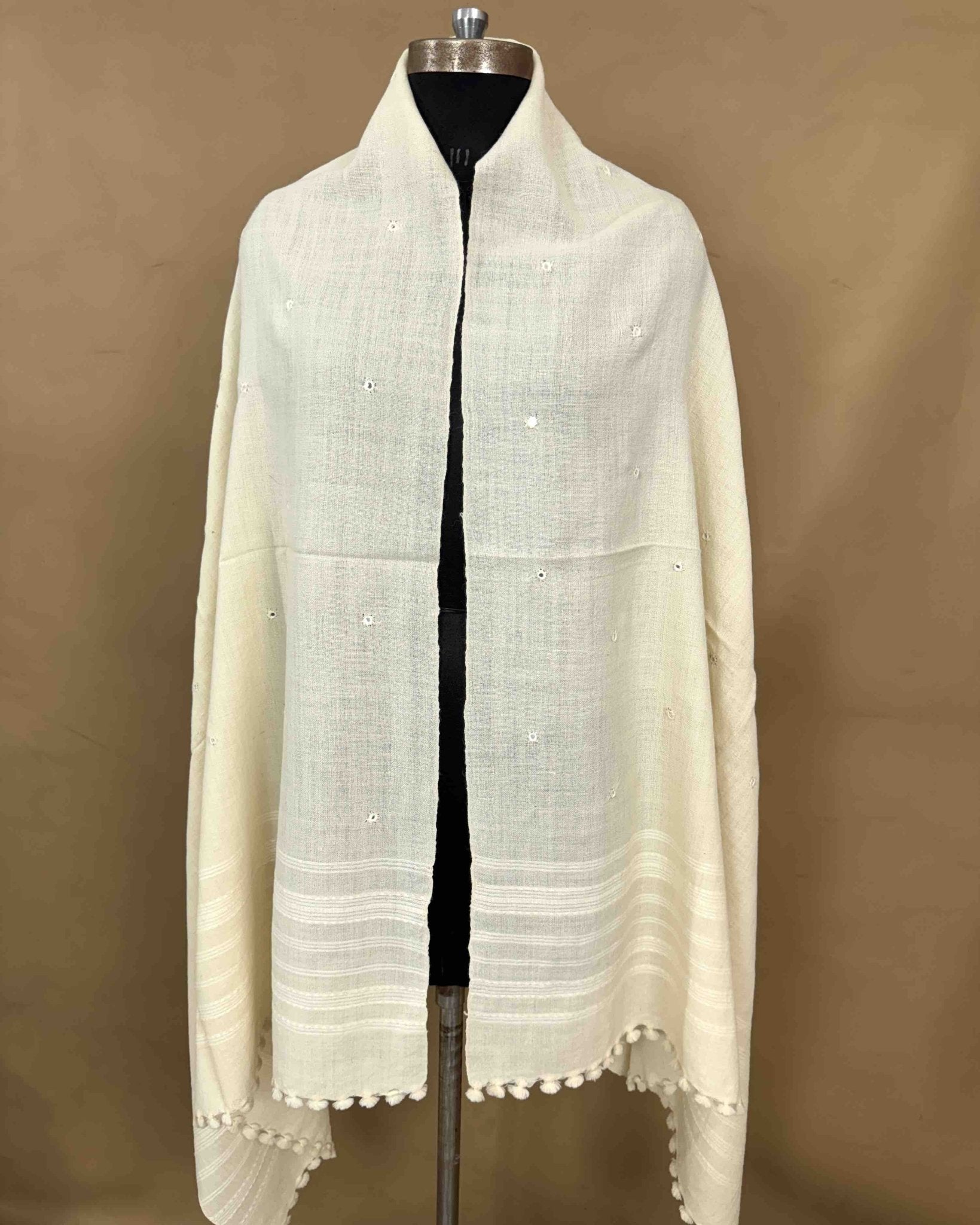 Off White Self Mirror Bhagido Chedo Kutchi Woolen Shawl - SindhoiPatolaArt
