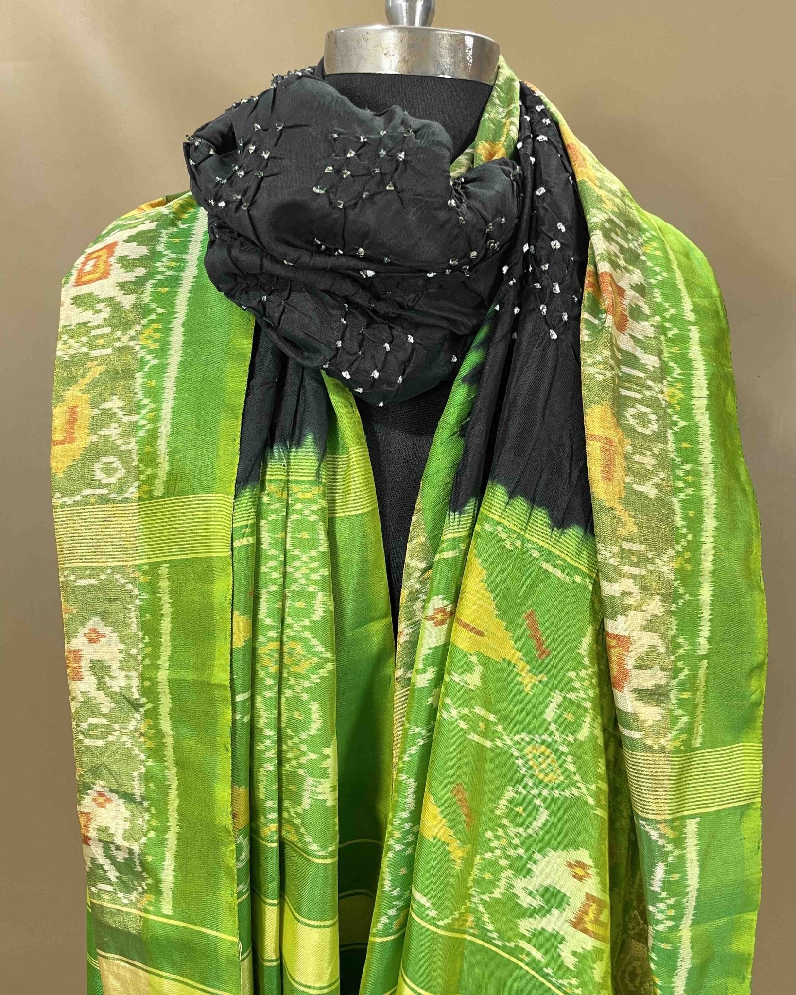 Parrot Green & Black Bandhani Patola Dupatta - SindhoiPatolaArt