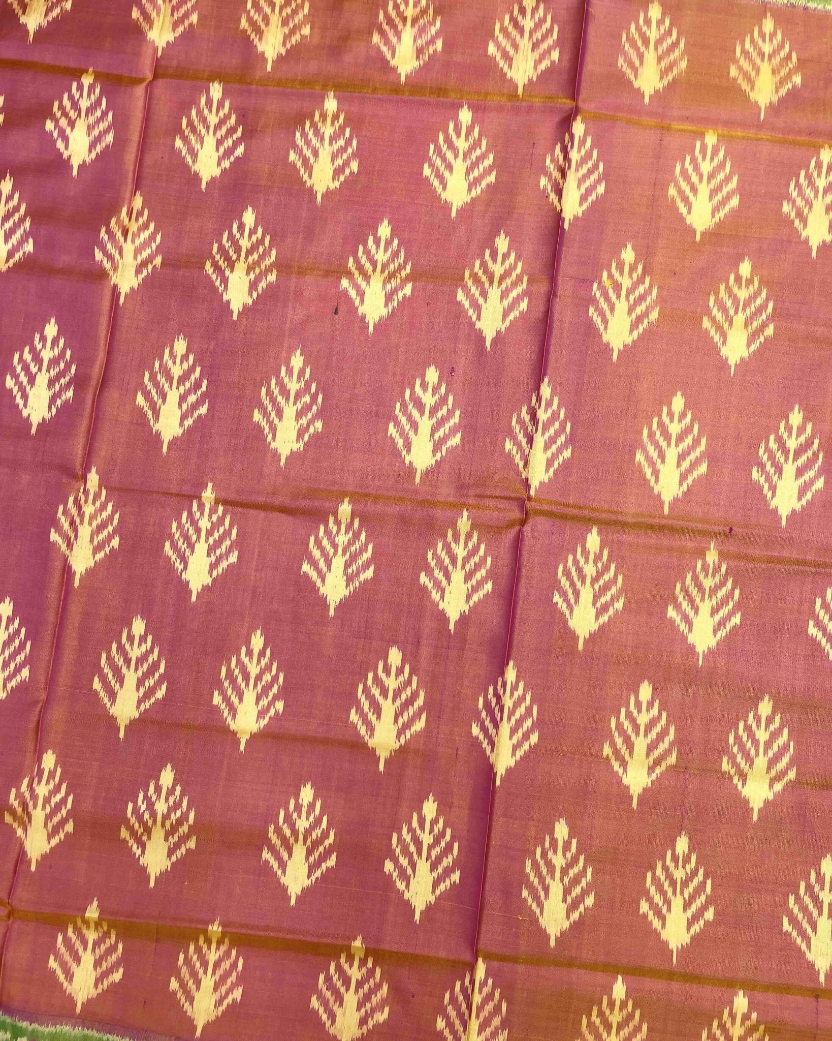 Parrot Green & Peack Pink Fancy Leaves Patola Saree - SindhoiPatolaArt
