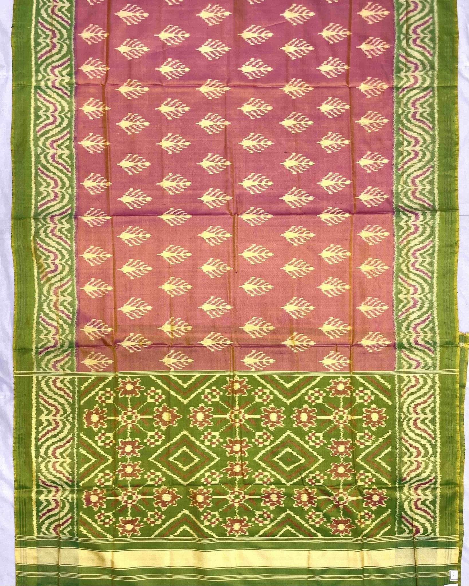 Parrot Green & Peack Pink Fancy Leaves Patola Saree - SindhoiPatolaArt