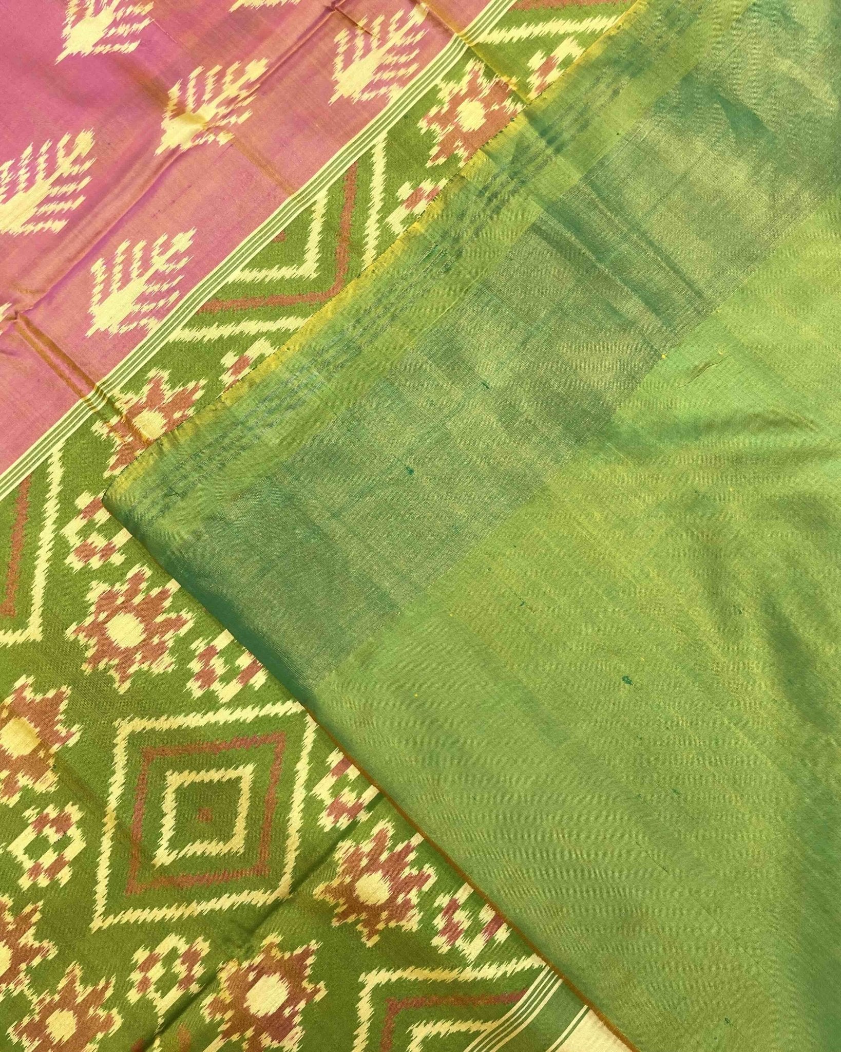 Parrot Green & Peack Pink Fancy Leaves Patola Saree - SindhoiPatolaArt