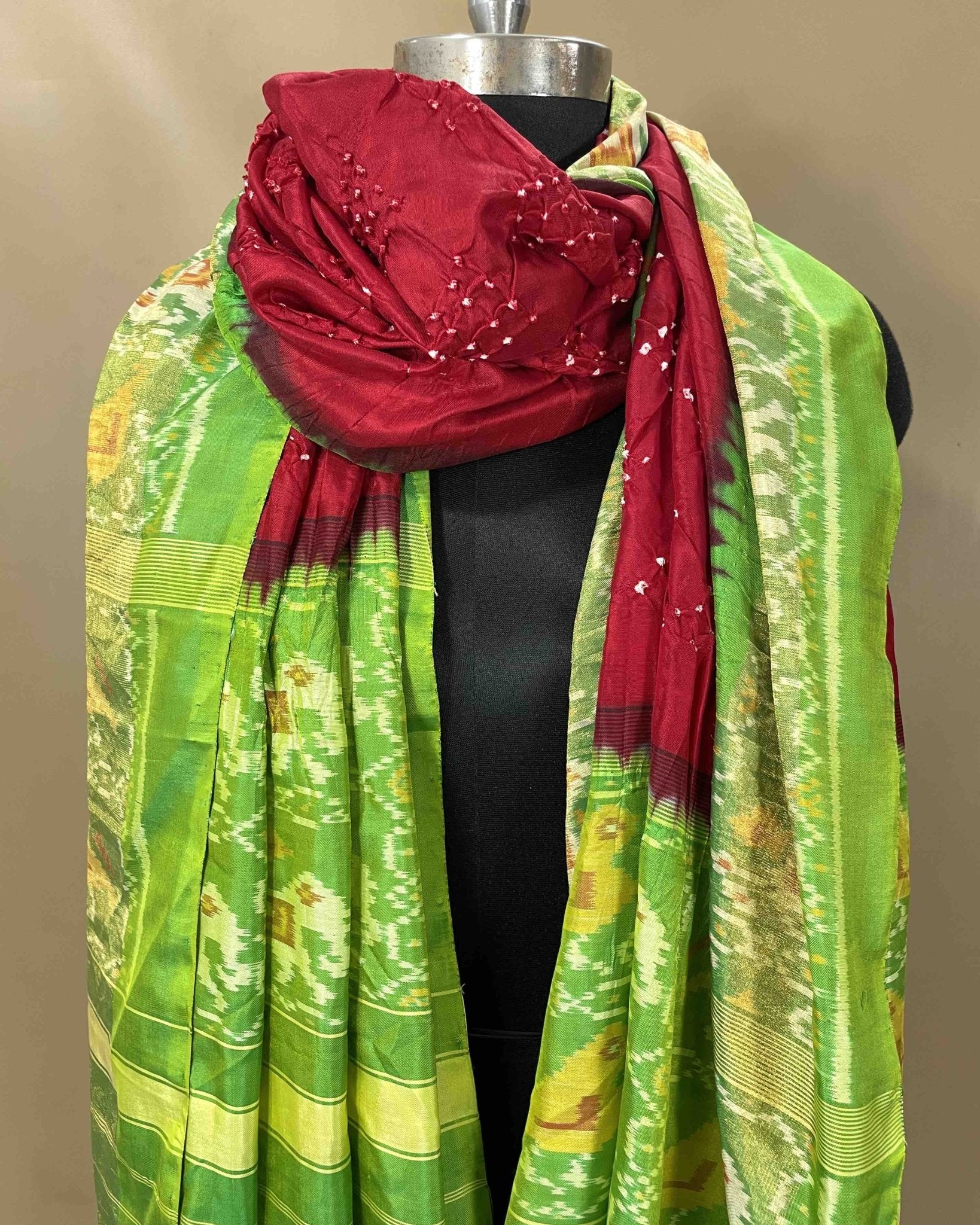 Parrot Green & Red Bandhani Patola Dupatta - SindhoiPatolaArt