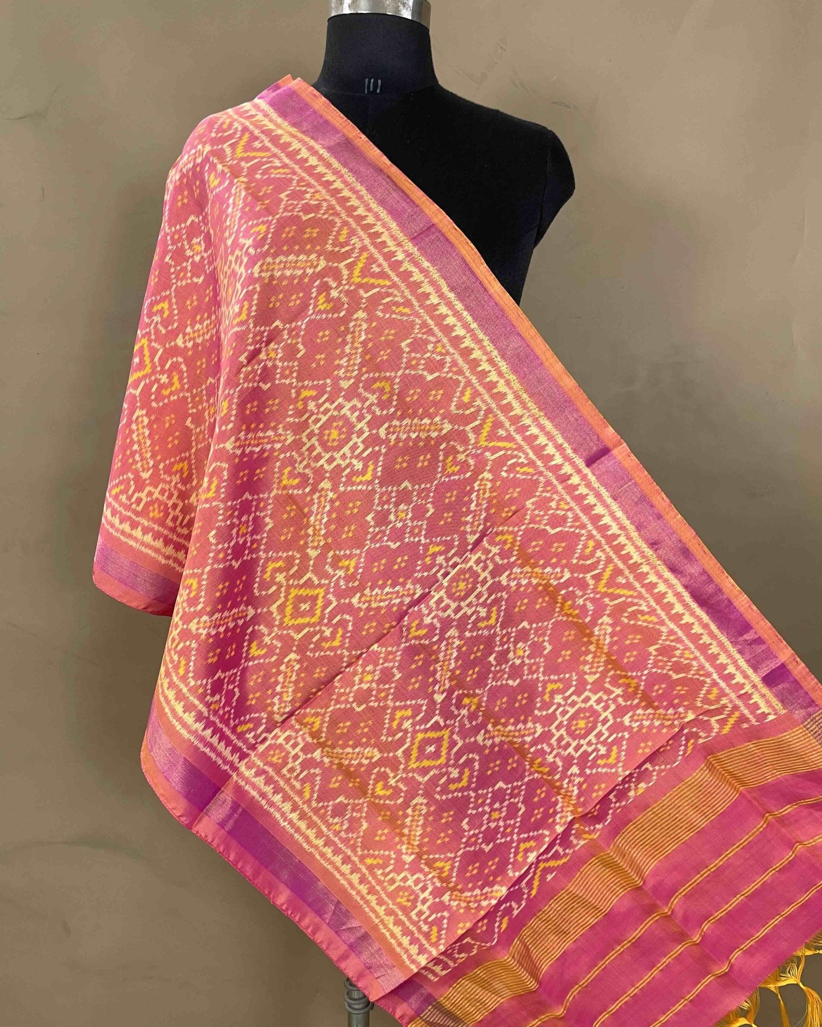 Peach Pink Manekchowk Patola Stole - SindhoiPatolaArt
