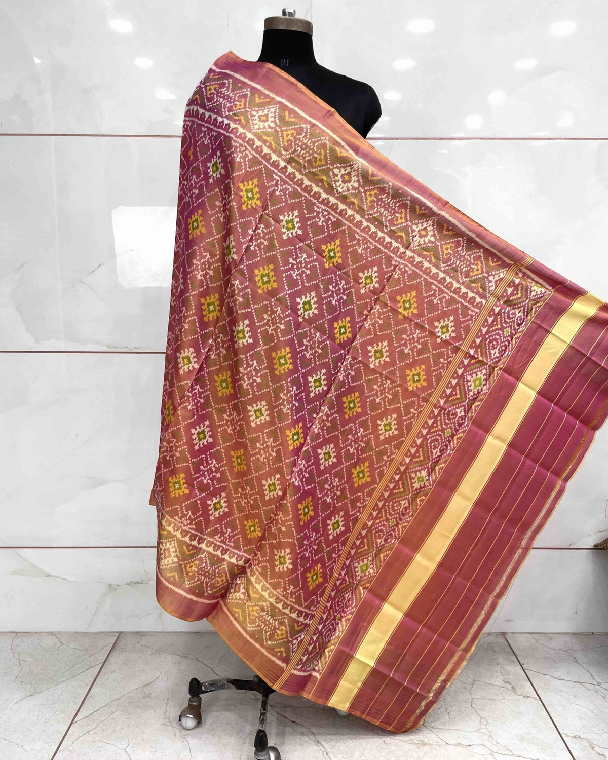 Peach Pink Panchanda Patola Dupatta - SindhoiPatolaArt