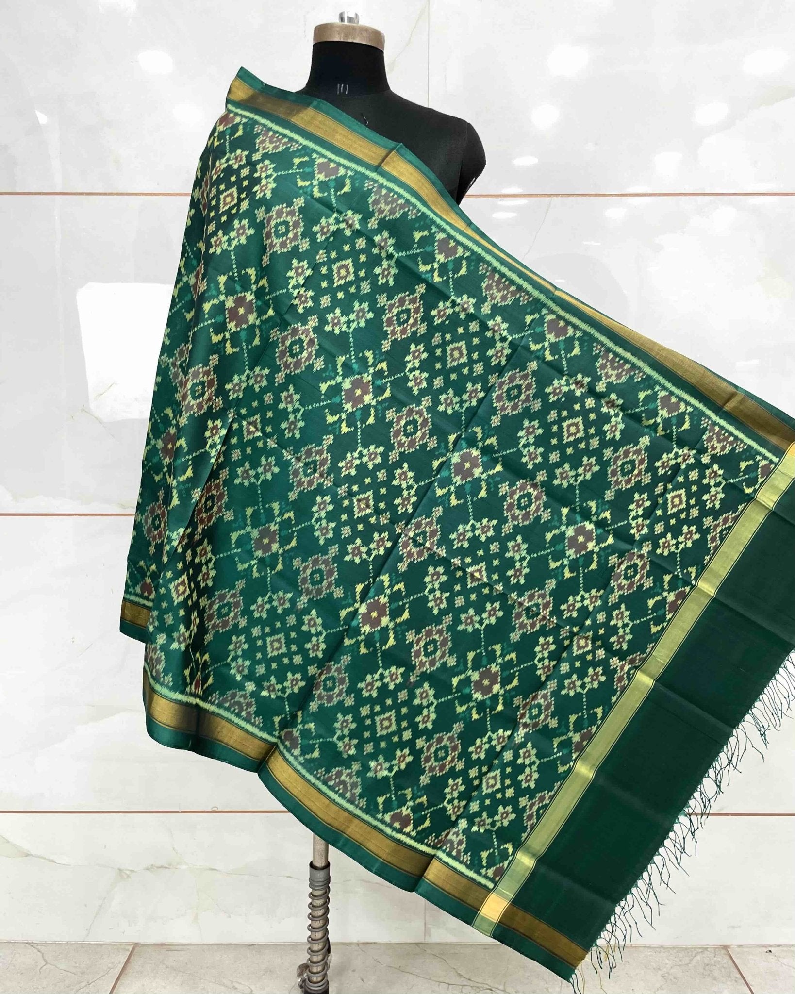 Peacock Shaded Green Navratan Patola Dupatta - SindhoiPatolaArt