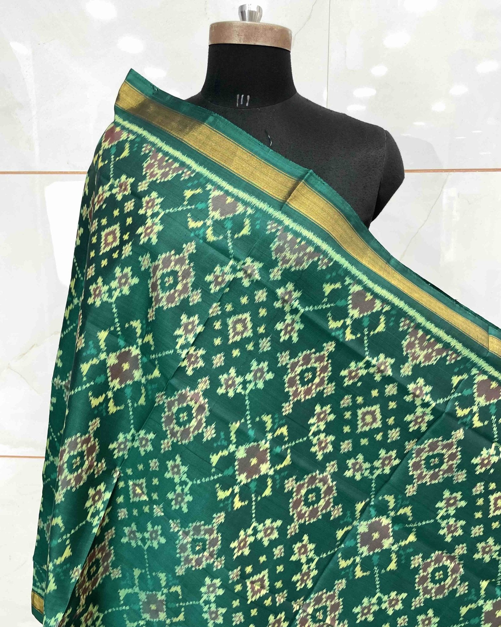 Peacock Shaded Green Navratan Patola Dupatta - SindhoiPatolaArt