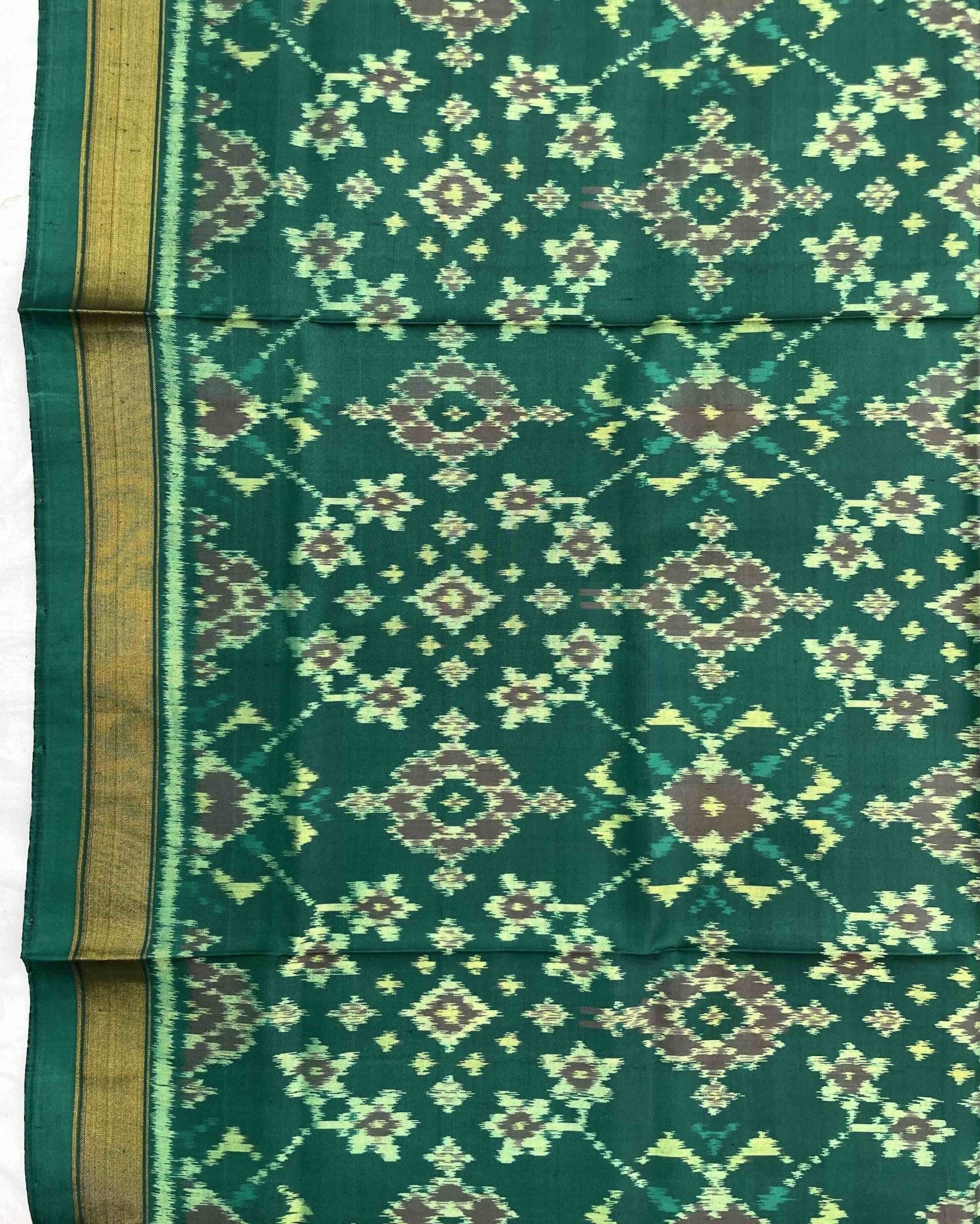 Peacock Shaded Green Navratan Patola Dupatta - SindhoiPatolaArt