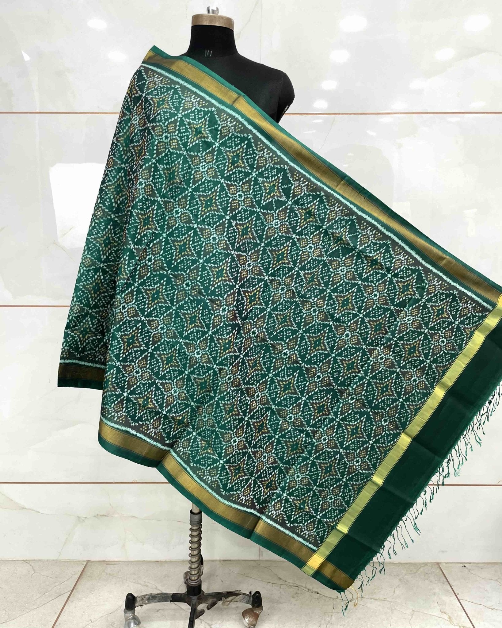 Peacock Shaded Green Solsitara Design Patola Dupatta - SindhoiPatolaArt
