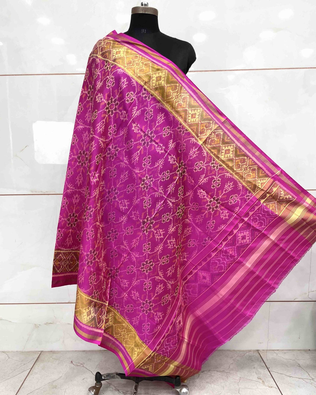 Pink Chhabdi Patola Dupatta - SindhoiPatolaArt