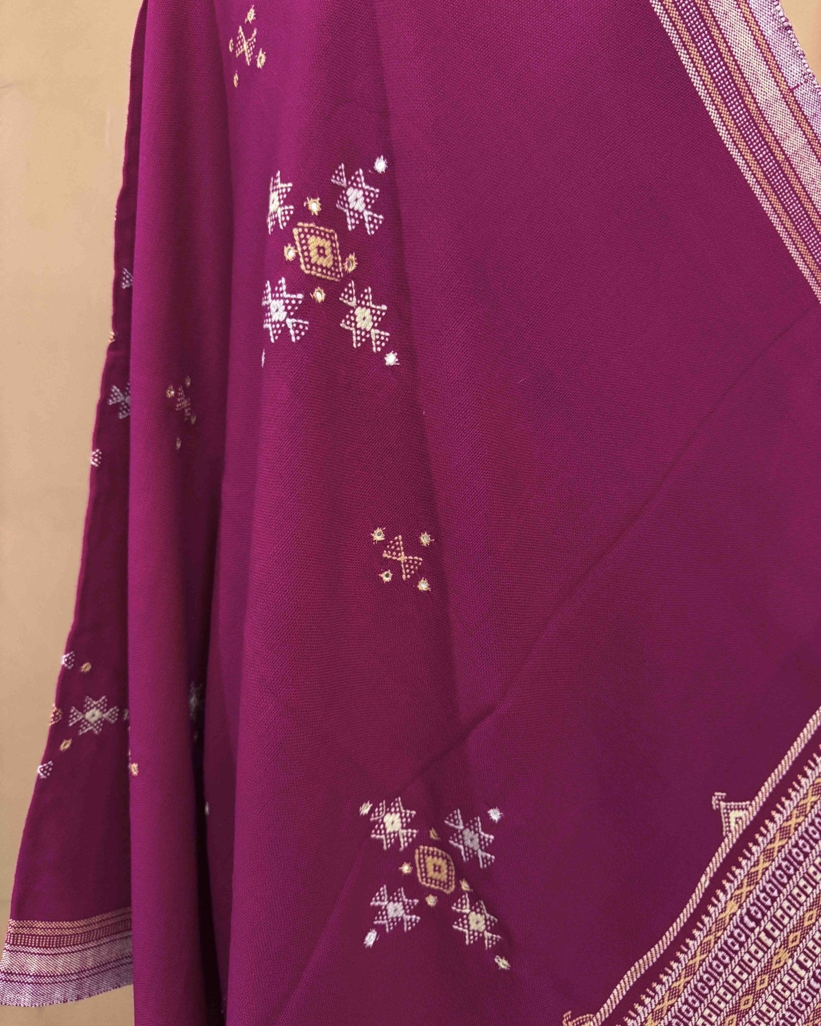 Pink Chomukh Mirror Kutchi Woolen Shawl - SindhoiPatolaArt