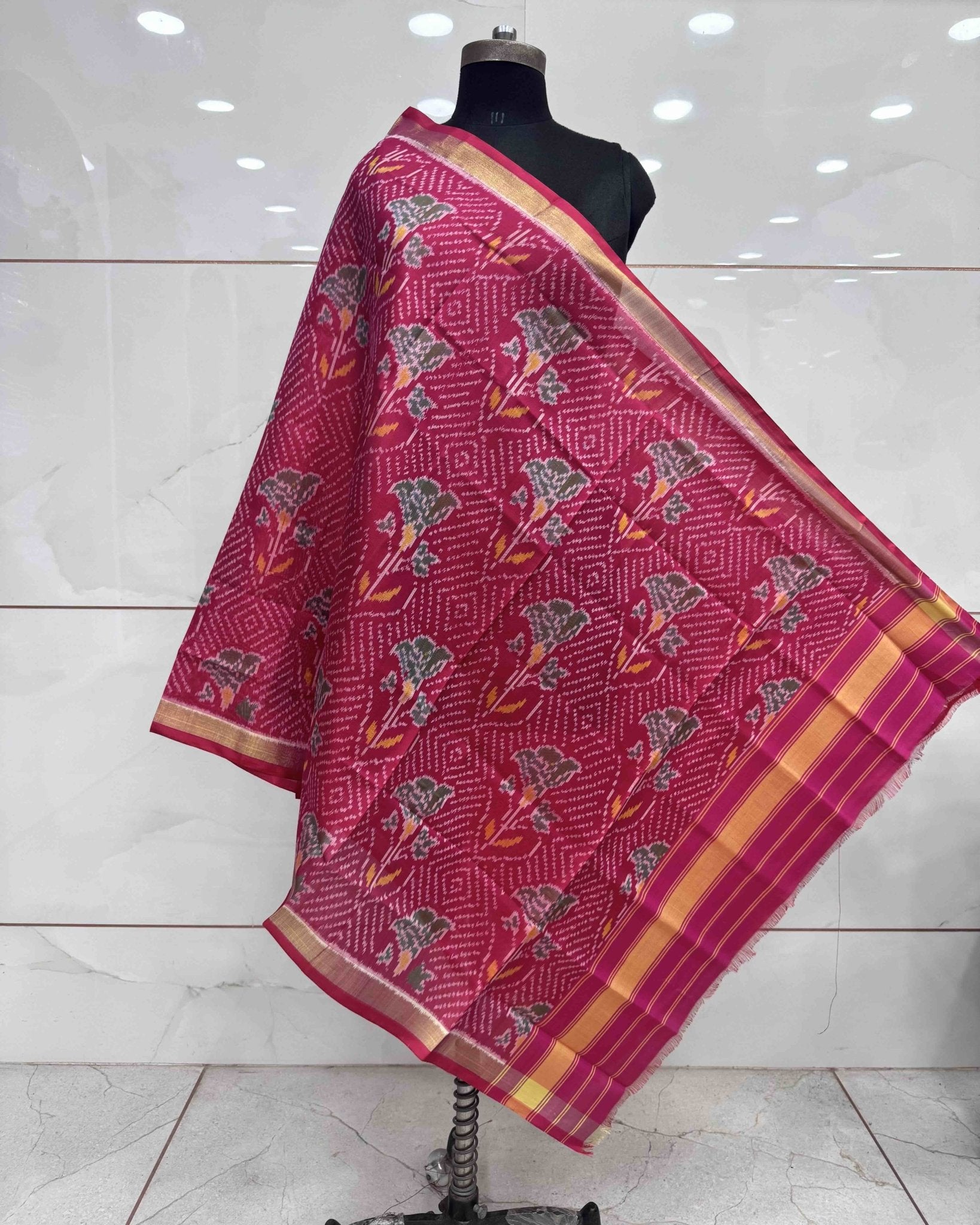 Pink Fancy Flower Patola Dupatta - SindhoiPatolaArt