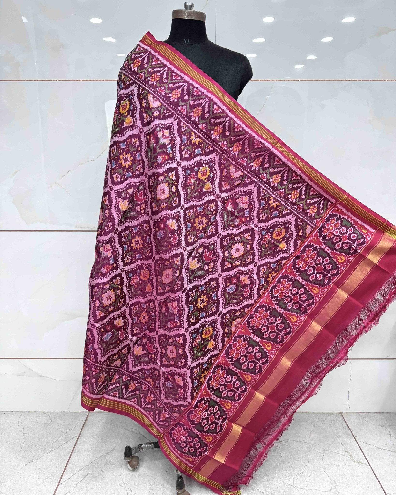 Pink Flower Patola Dupatta - SindhoiPatolaArt