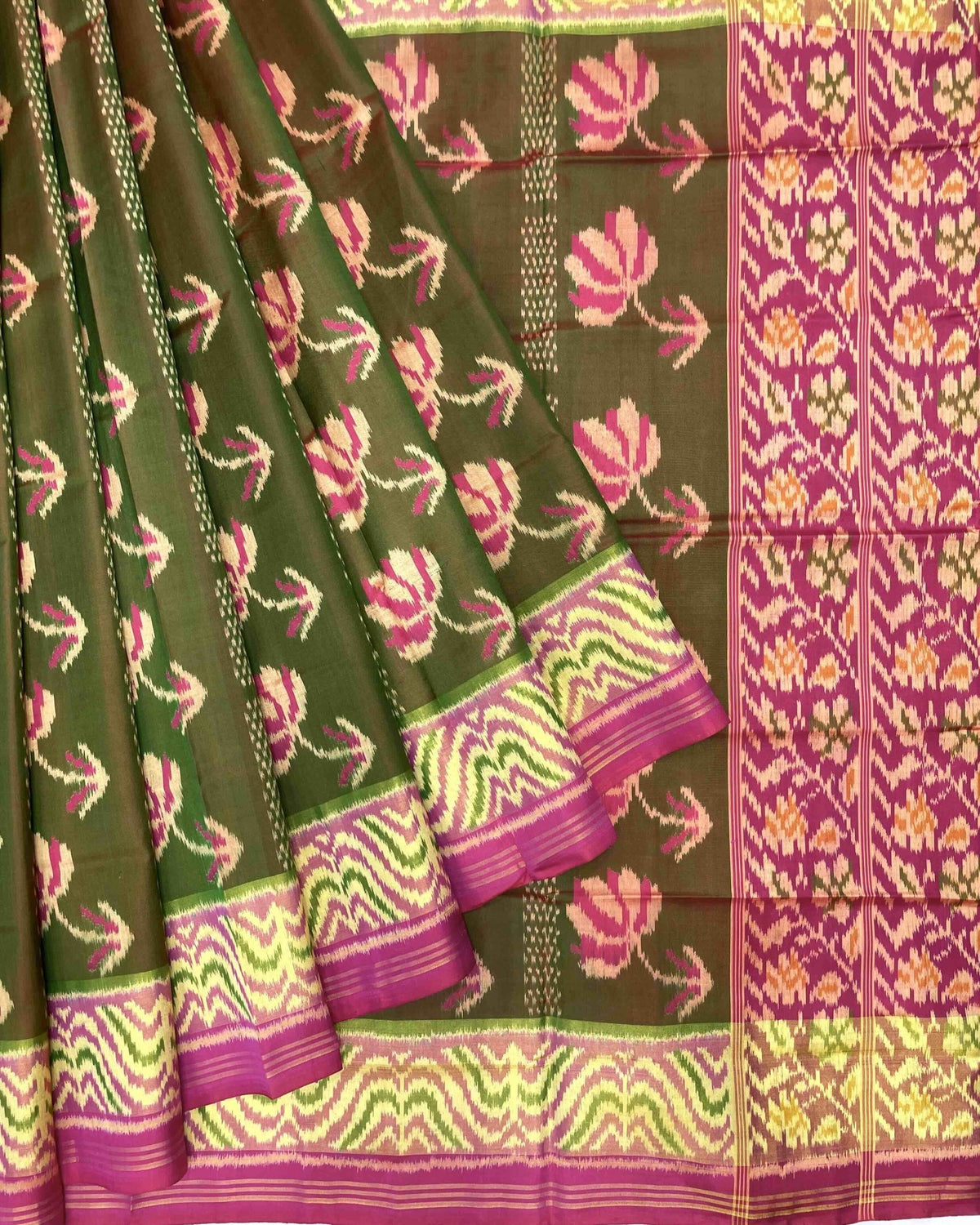Pink & Mahendi Green Fancy Flower Patola Saree - SindhoiPatolaArt