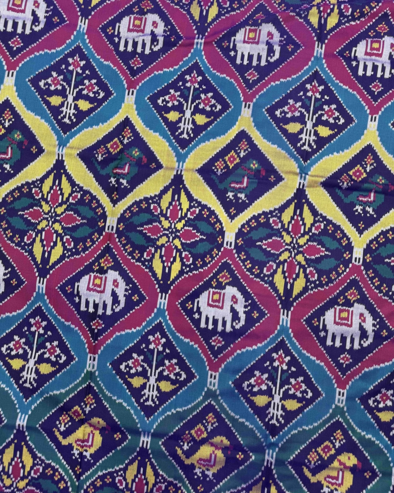 Pink Multicolour Narikunj Matka Red Plain Semi Double Ikat Patola Saree - SindhoiPatolaArt