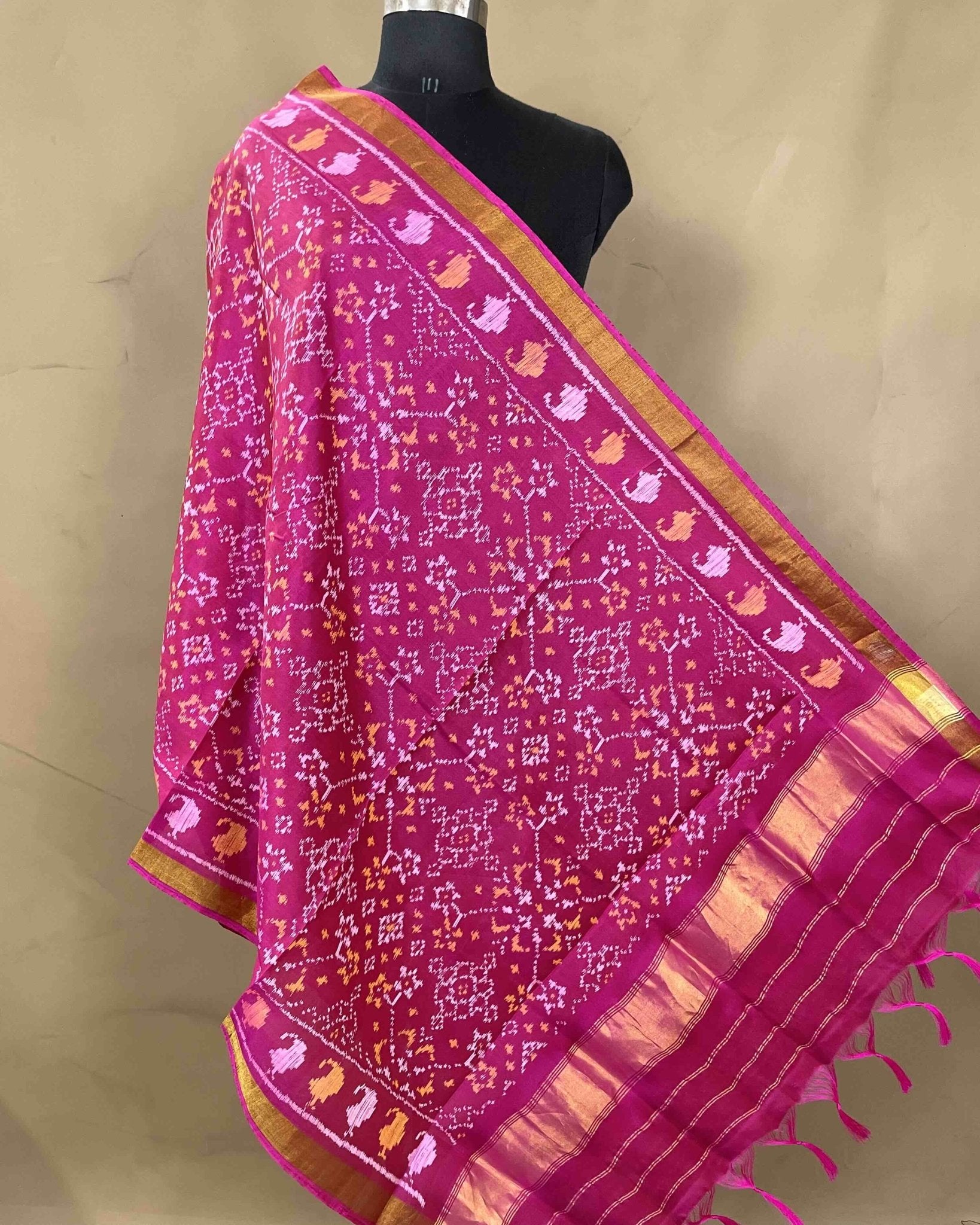 Pink Navratan Patola Dupatta - SindhoiPatolaArt