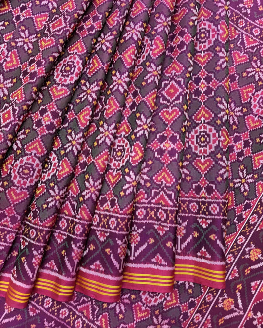 Pink & Rama Green Manekchowk Flower Semi Double Ikat Patola Saree - SindhoiPatolaArt