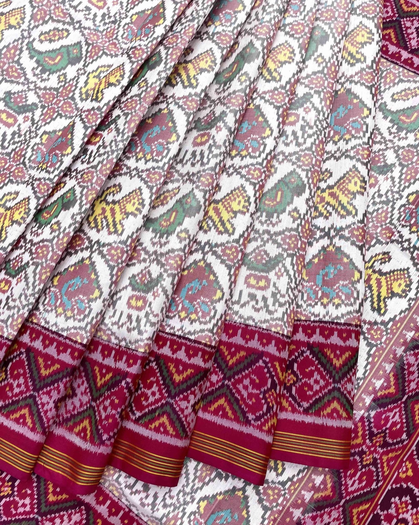 Pink & White Small Circle Narikunj Patola Saree - SindhoiPatolaArt