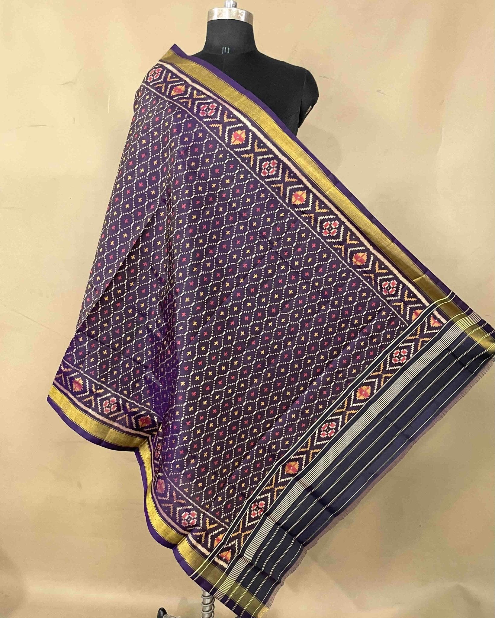 Purple Booty Patola Dupatta - SindhoiPatolaArt