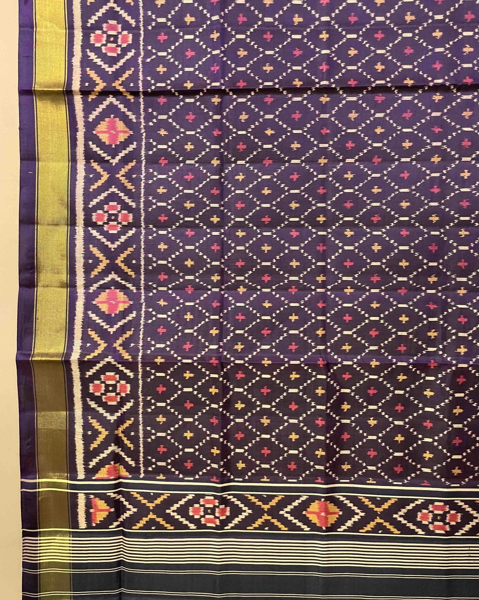 Purple Booty Patola Dupatta - SindhoiPatolaArt