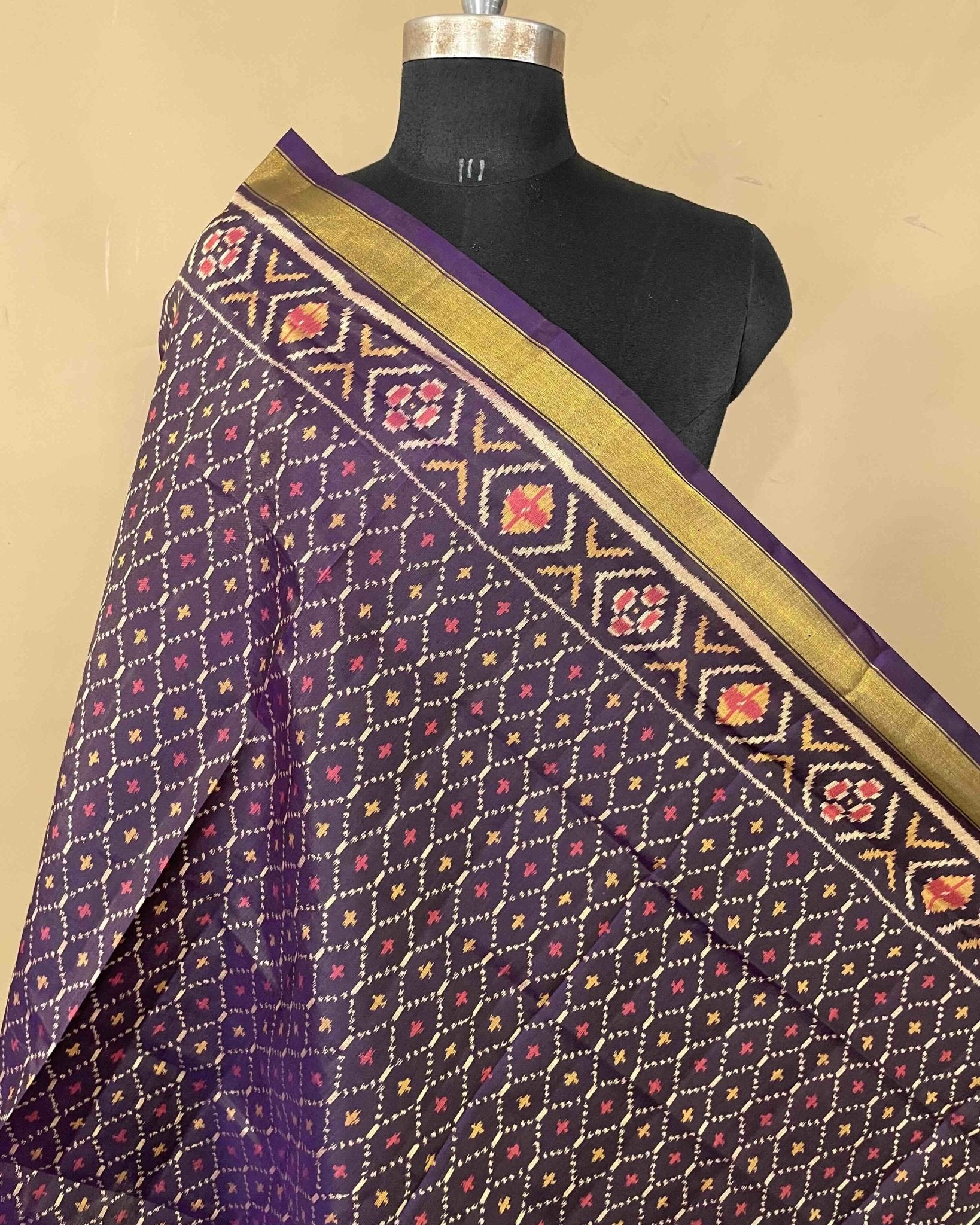 Purple Booty Patola Dupatta - SindhoiPatolaArt