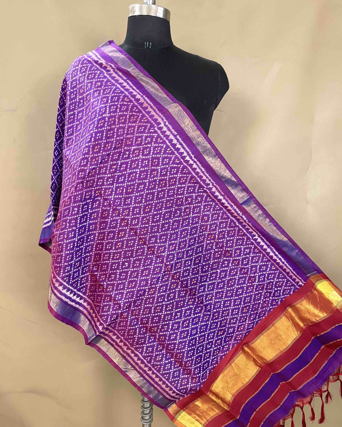 Purple Booty Patola Stole - SindhoiPatolaArt