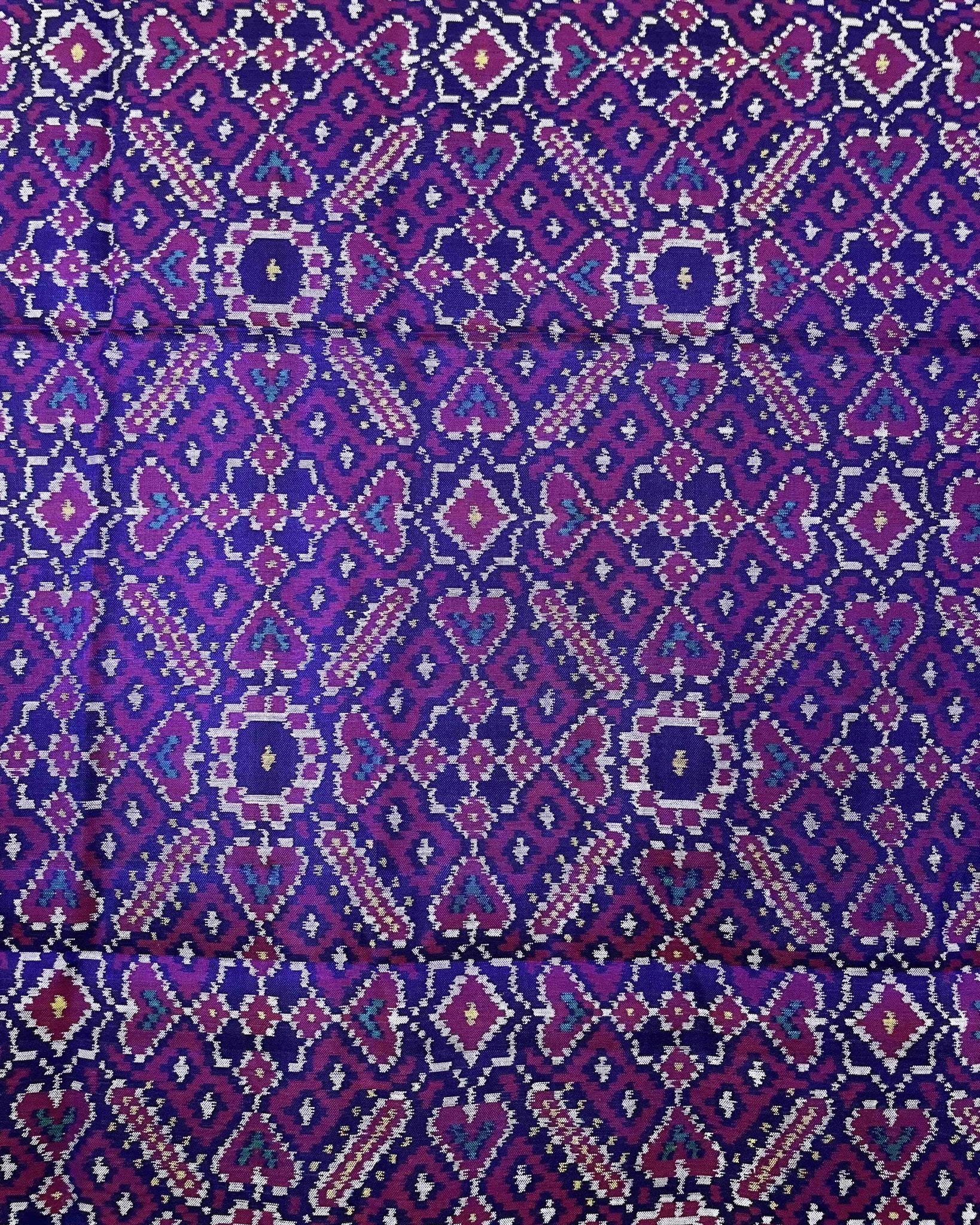 Purple Manekchowk Patola Dupatta - SindhoiPatolaArt