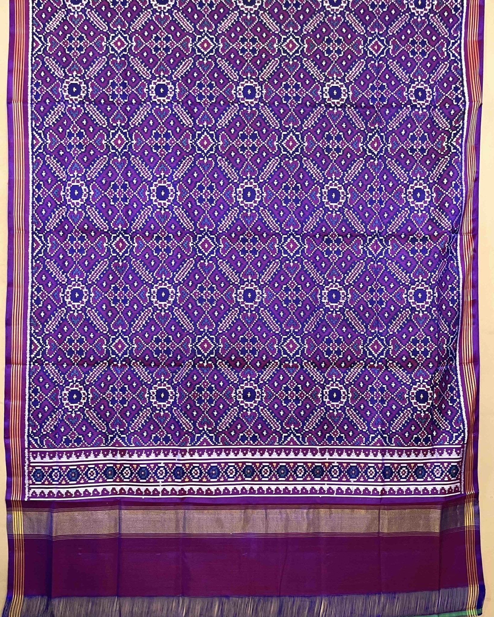 Purple Manekchowk Patola Dupatta - SindhoiPatolaArt