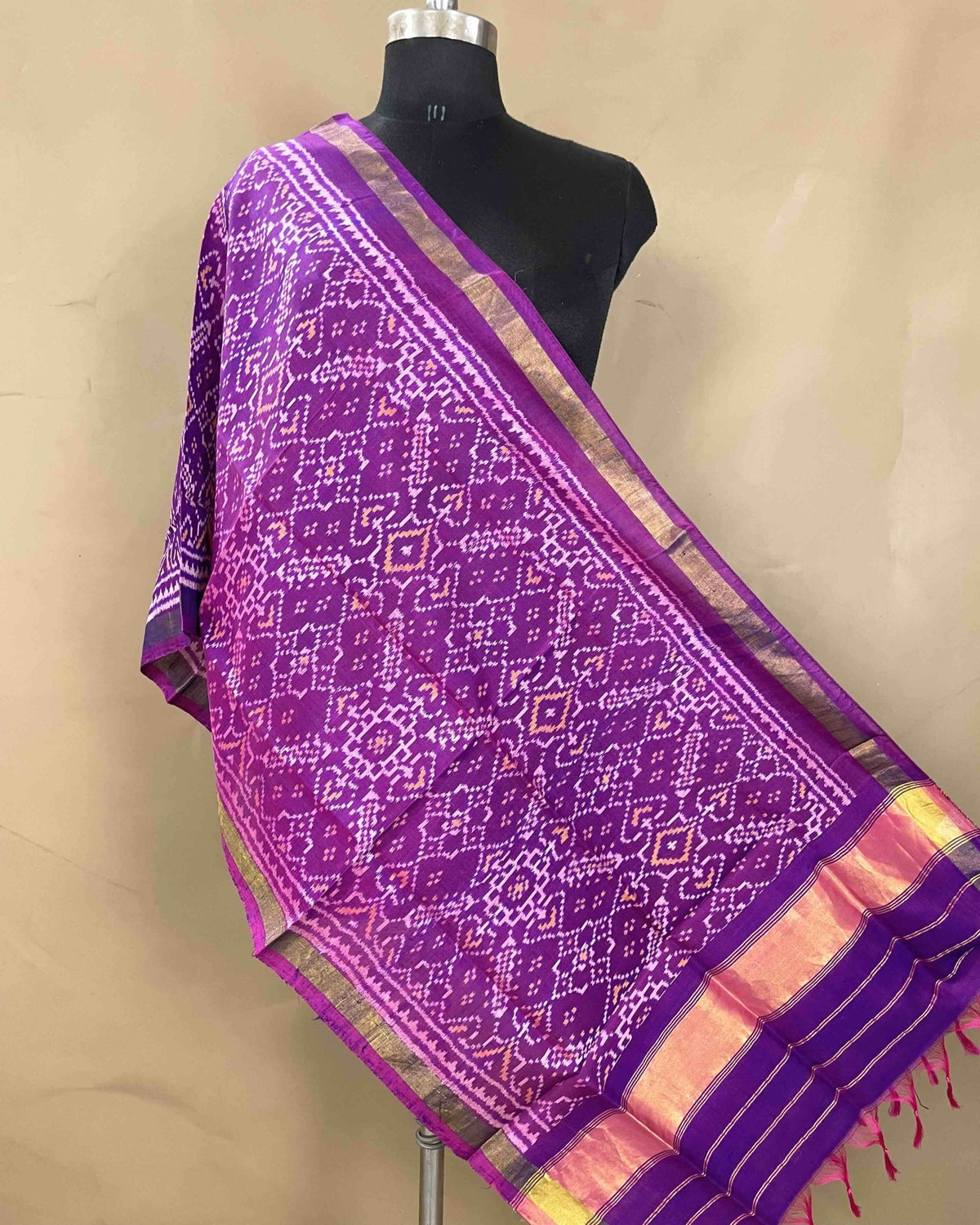 Purple Manekchowk Patola Stole - SindhoiPatolaArt