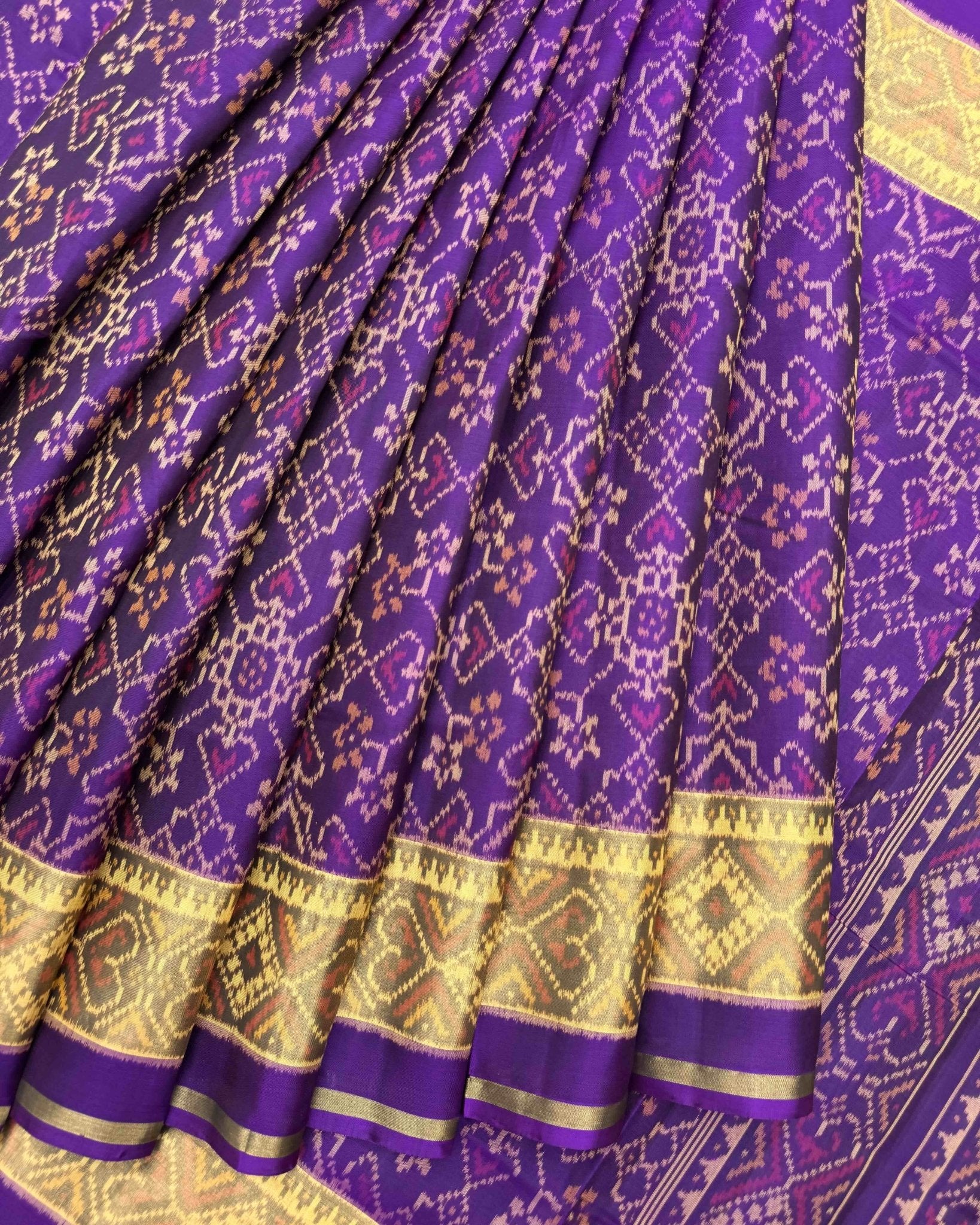 Purple Navratan Manekchowk Patola Saree - SindhoiPatolaArt