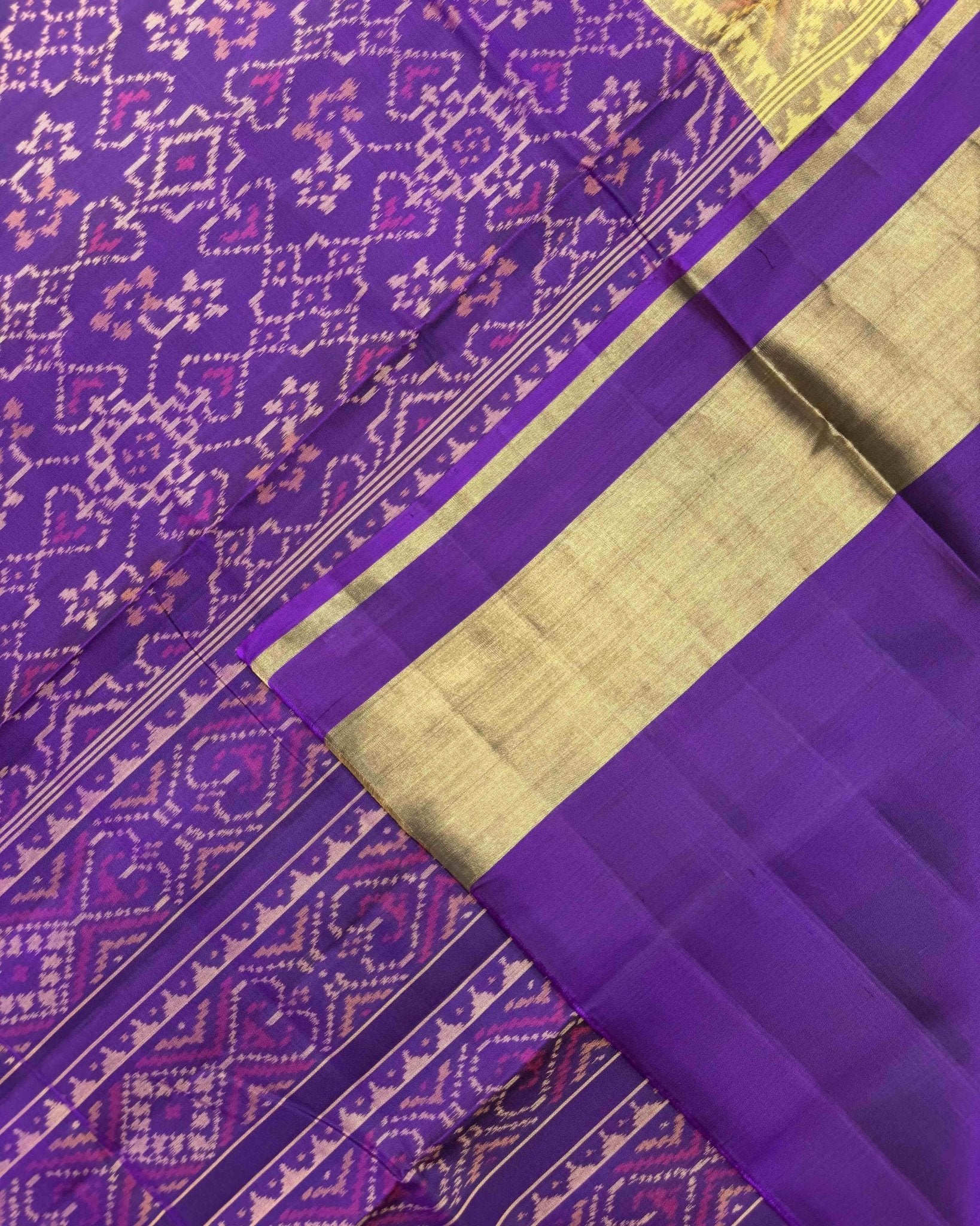 Purple Navratan Manekchowk Patola Saree - SindhoiPatolaArt