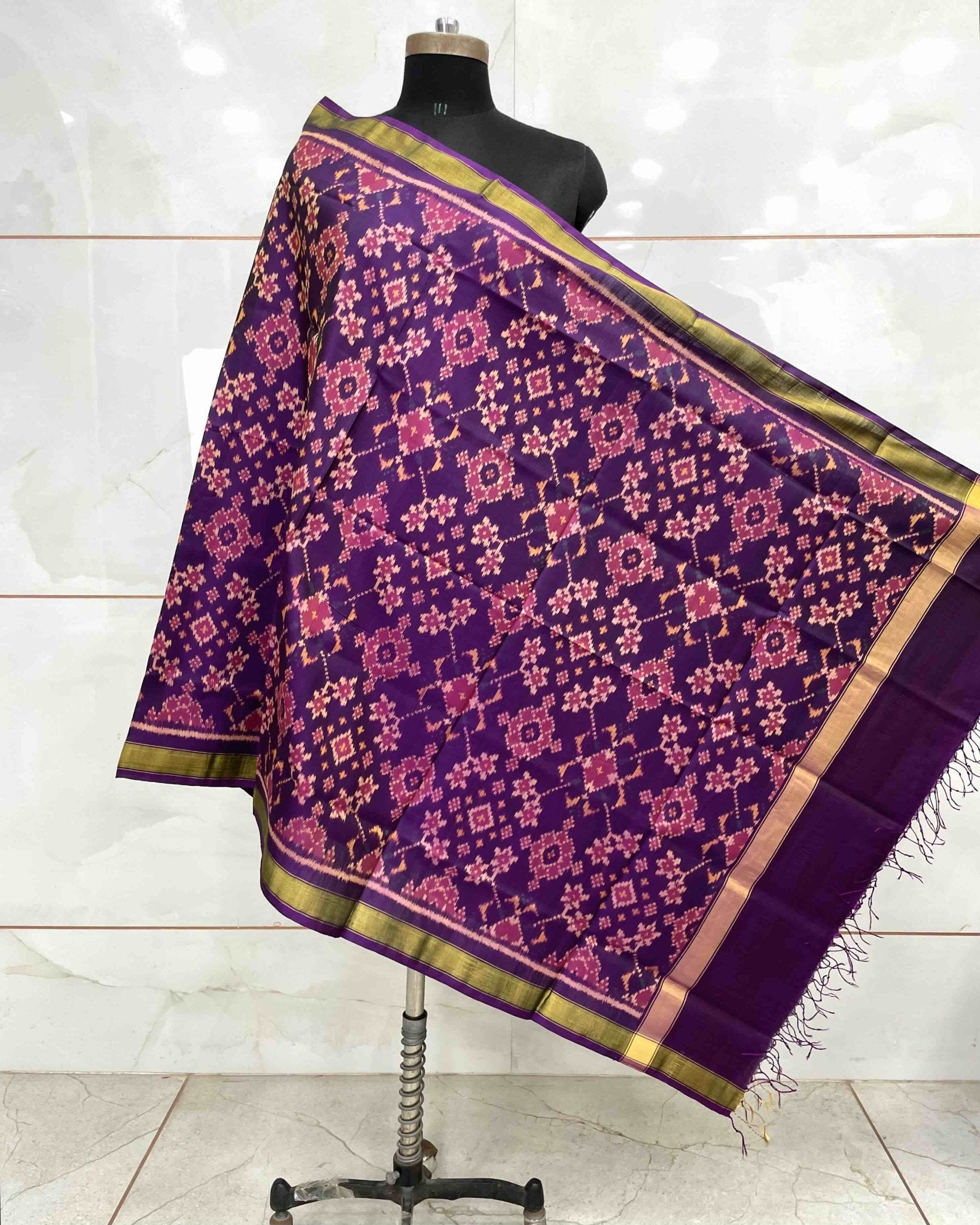 Purple Navratan Patola Dupatta - SindhoiPatolaArt