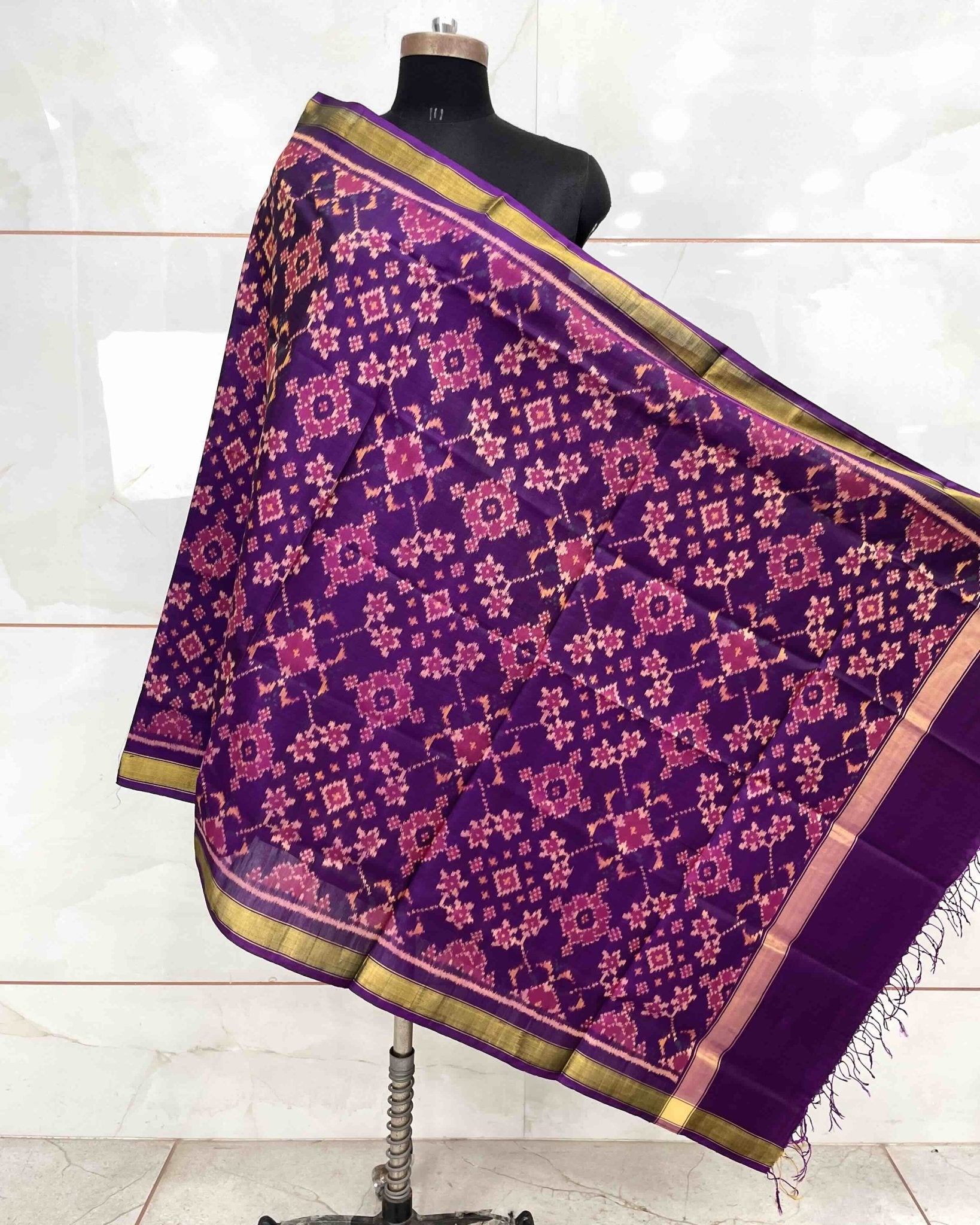 Purple Navratan Patola Dupatta - SindhoiPatolaArt