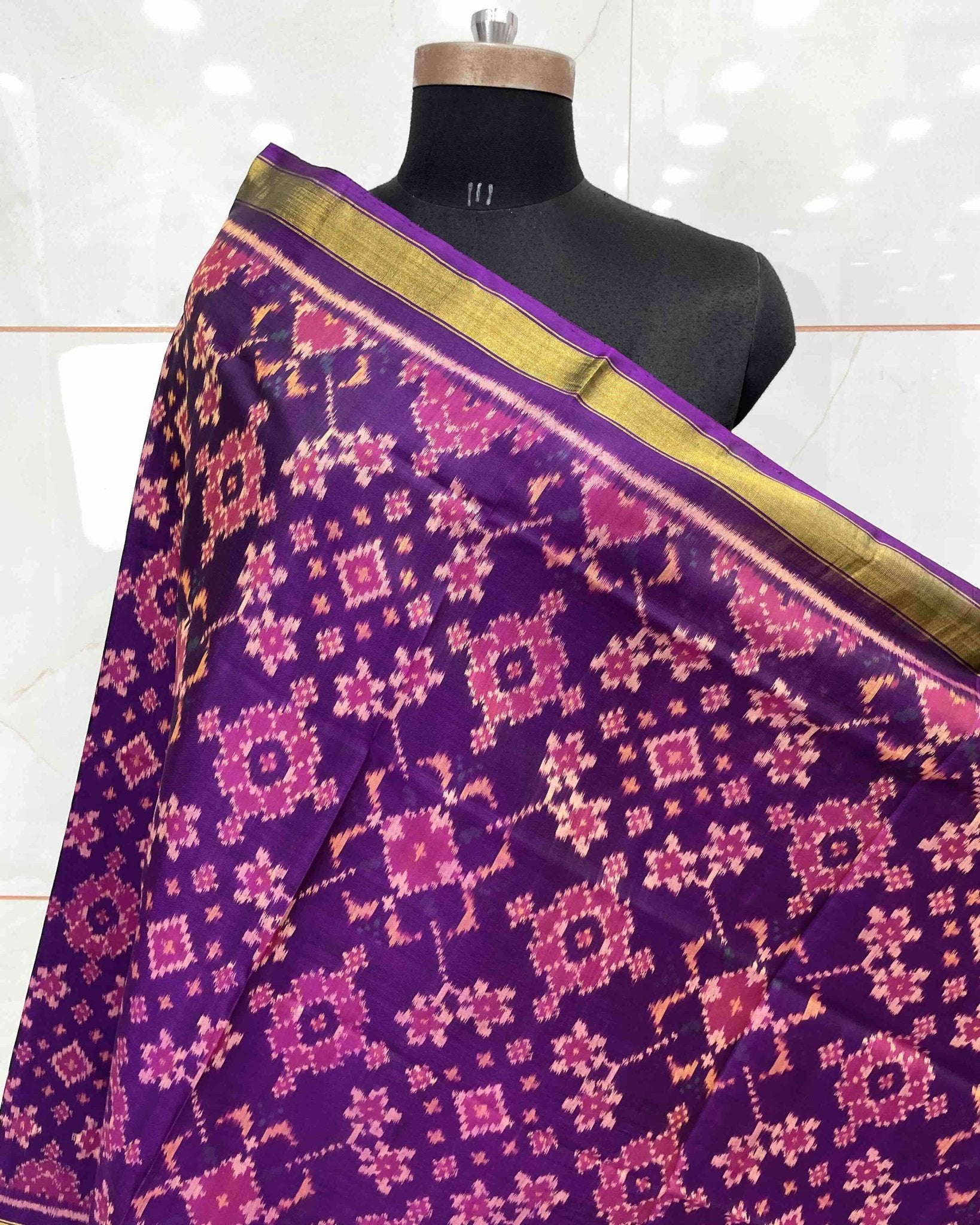 Purple Navratan Patola Dupatta - SindhoiPatolaArt